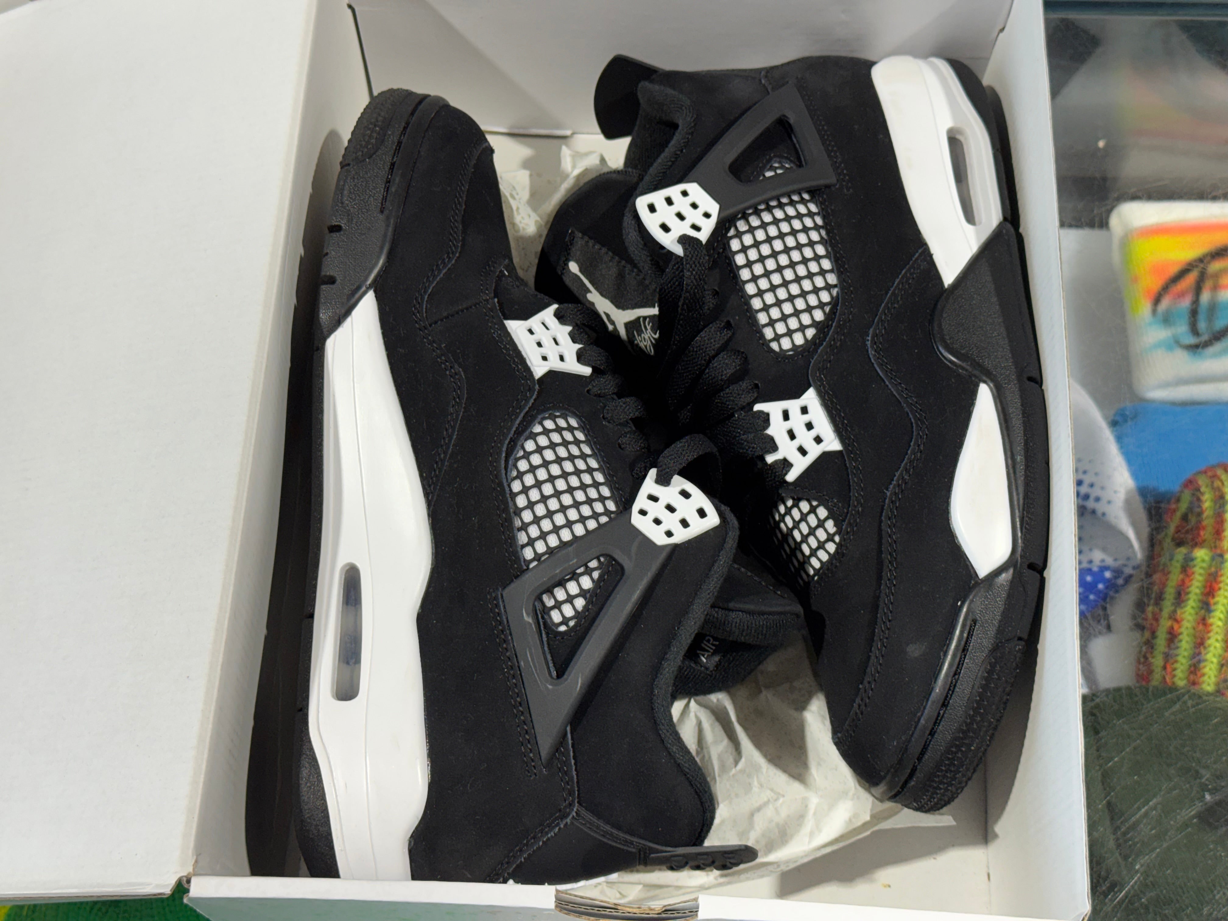 Air Jordan 4 Retro - White Thunder Size 9.5