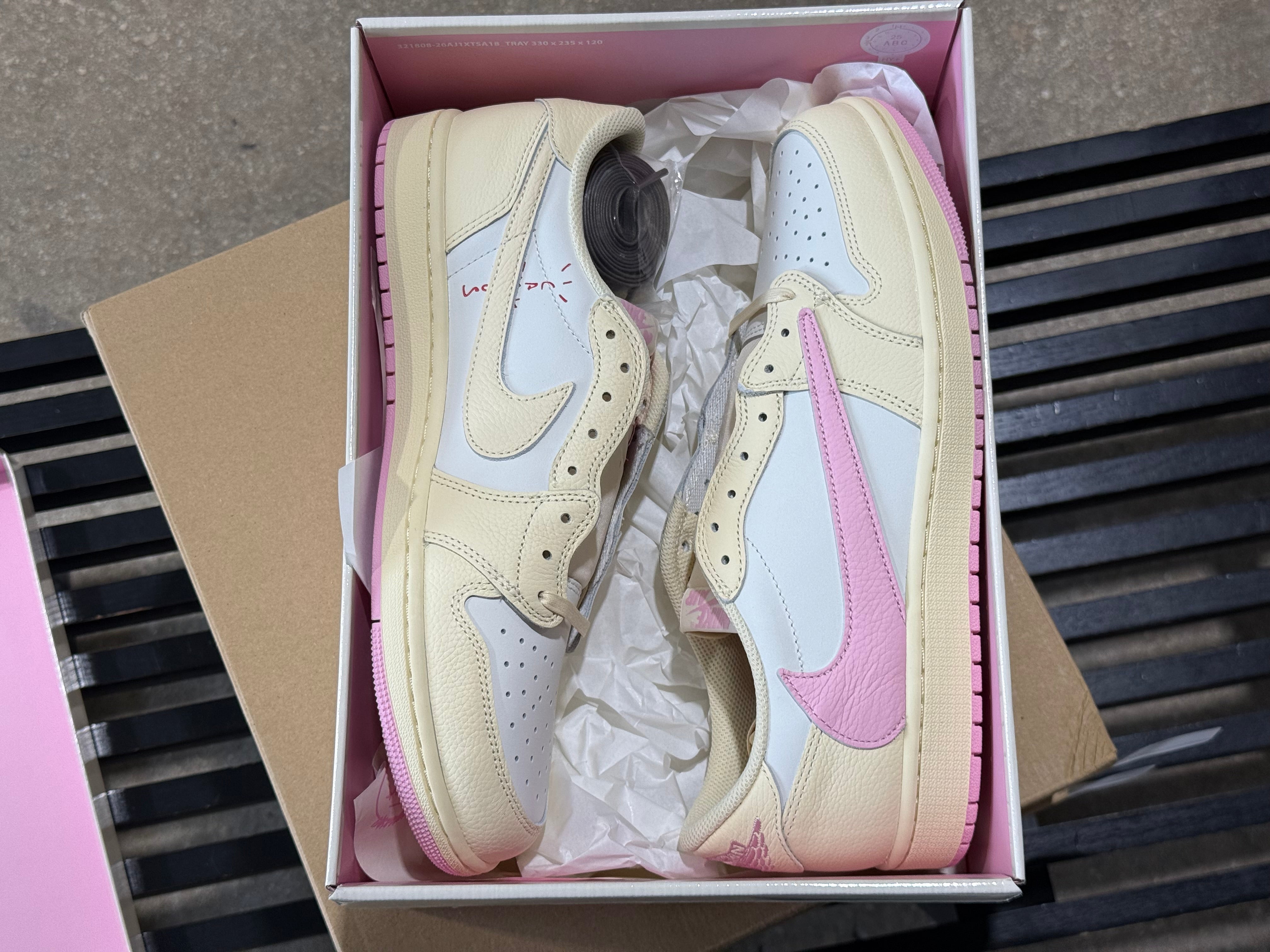 Air Jordan 1 Low OG SP - Travis Scott/Shy Pink Size 11.5