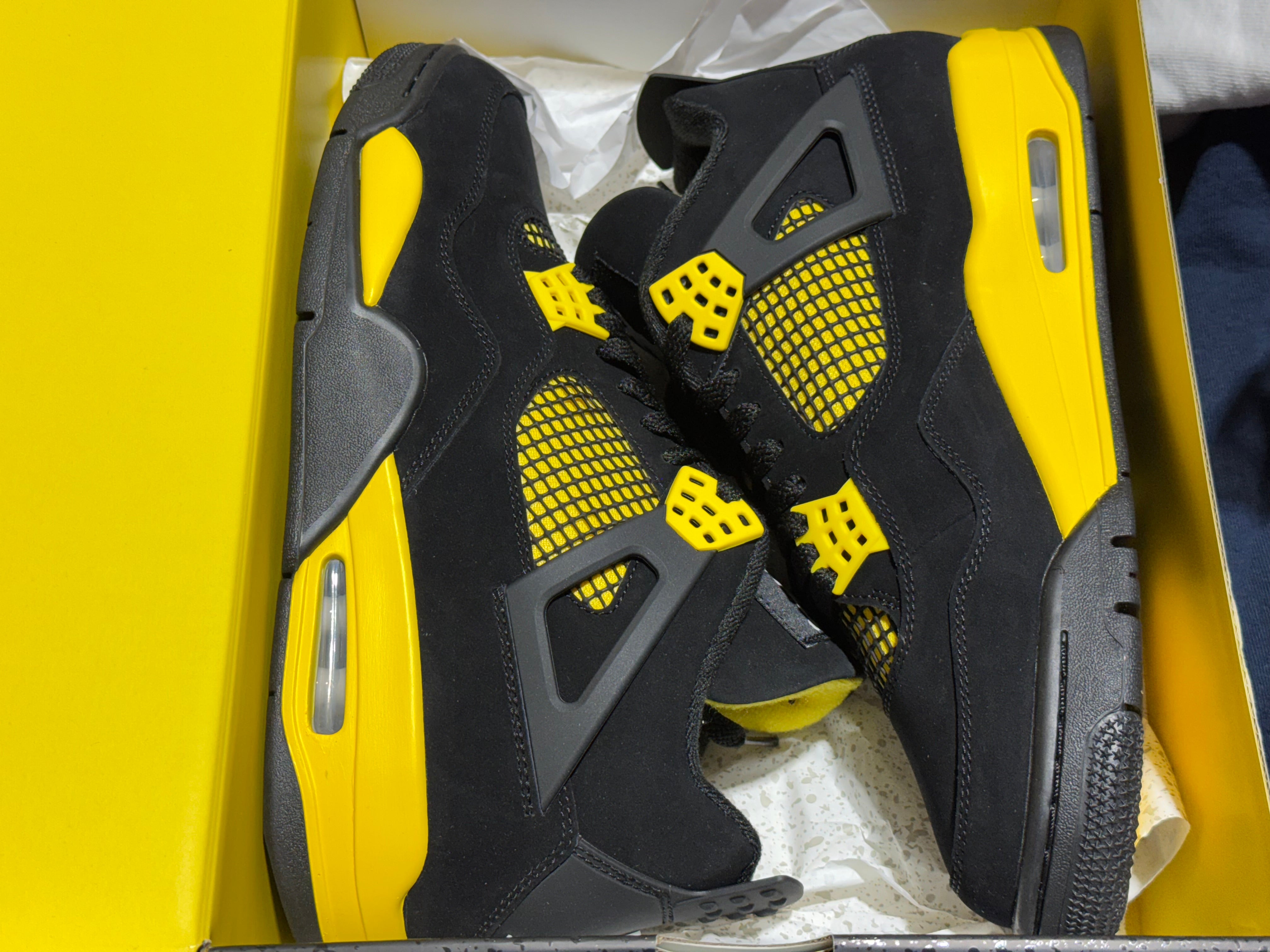 Air Jordan 4 Retro - Thunder Size 10.5