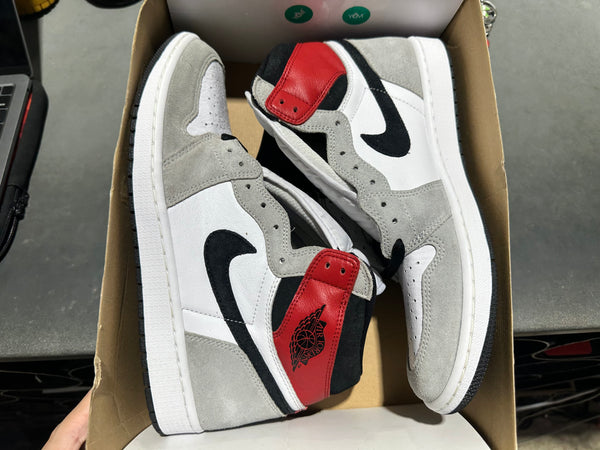 Air Jordan 1 Retro High OG - Light Smoke Grey Size 12