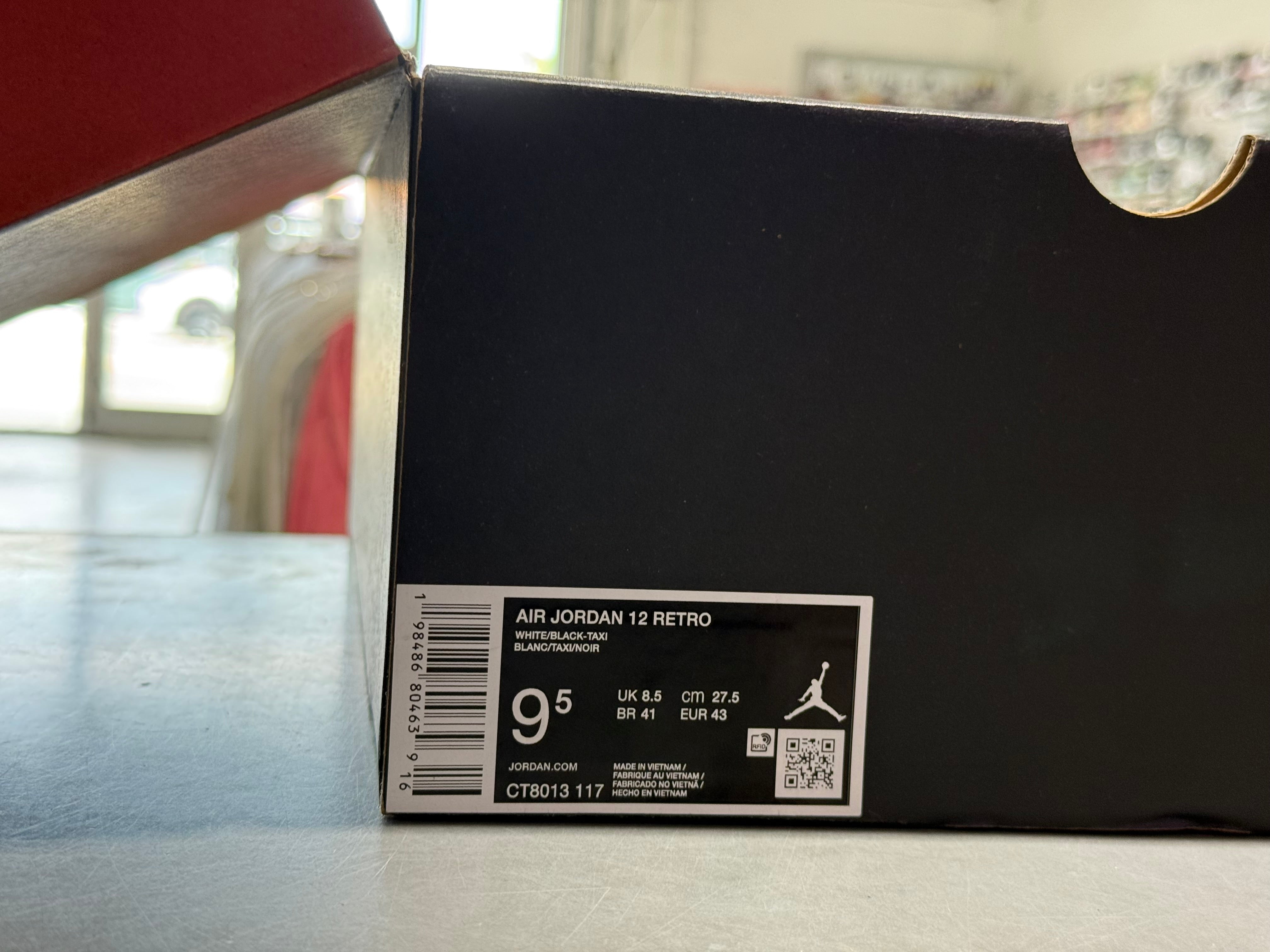 Air Jordan 12 Retro - Taxi Size 9.5
