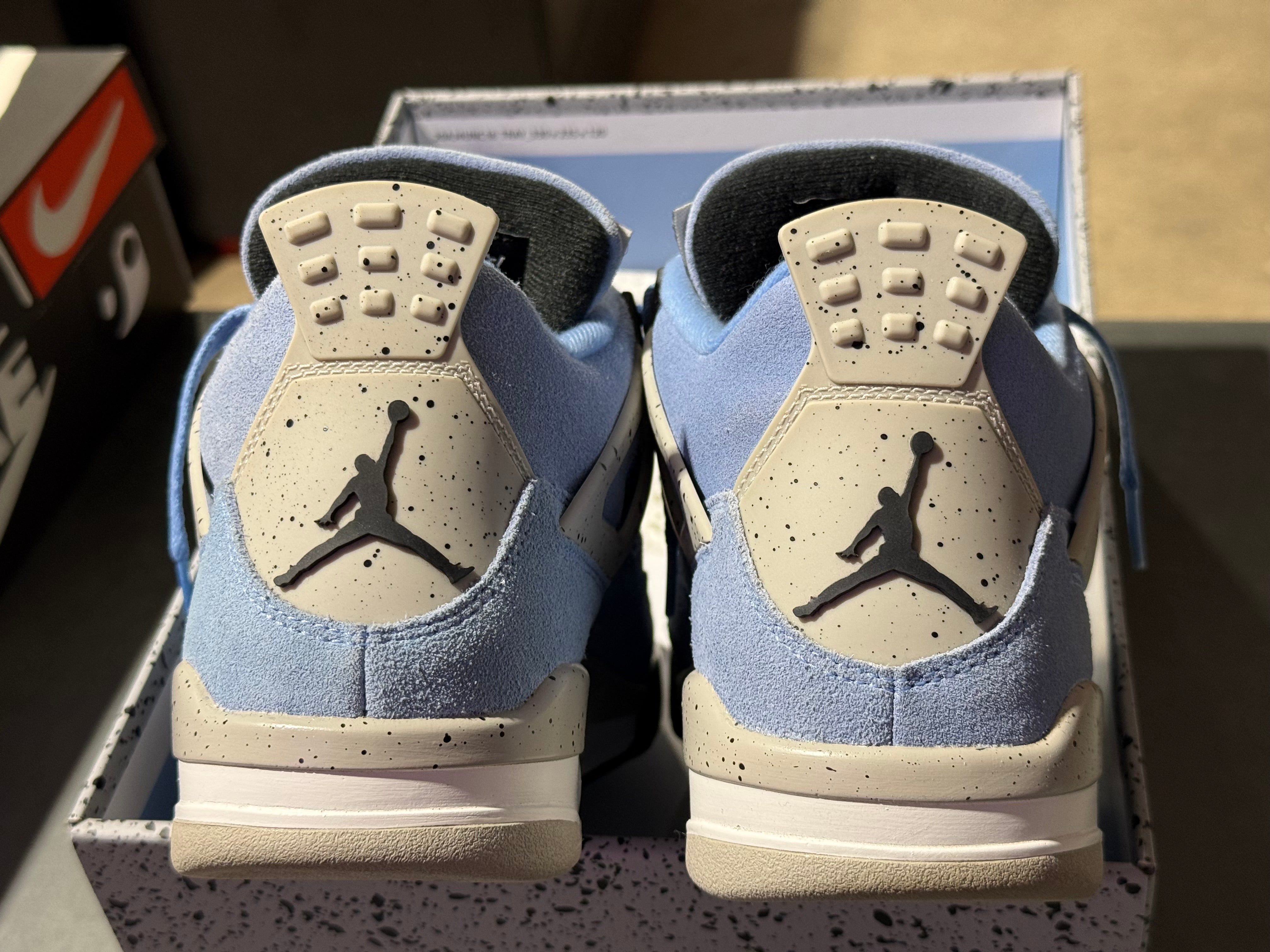 Air Jordan 4 Retro - University Blue Size 8.5