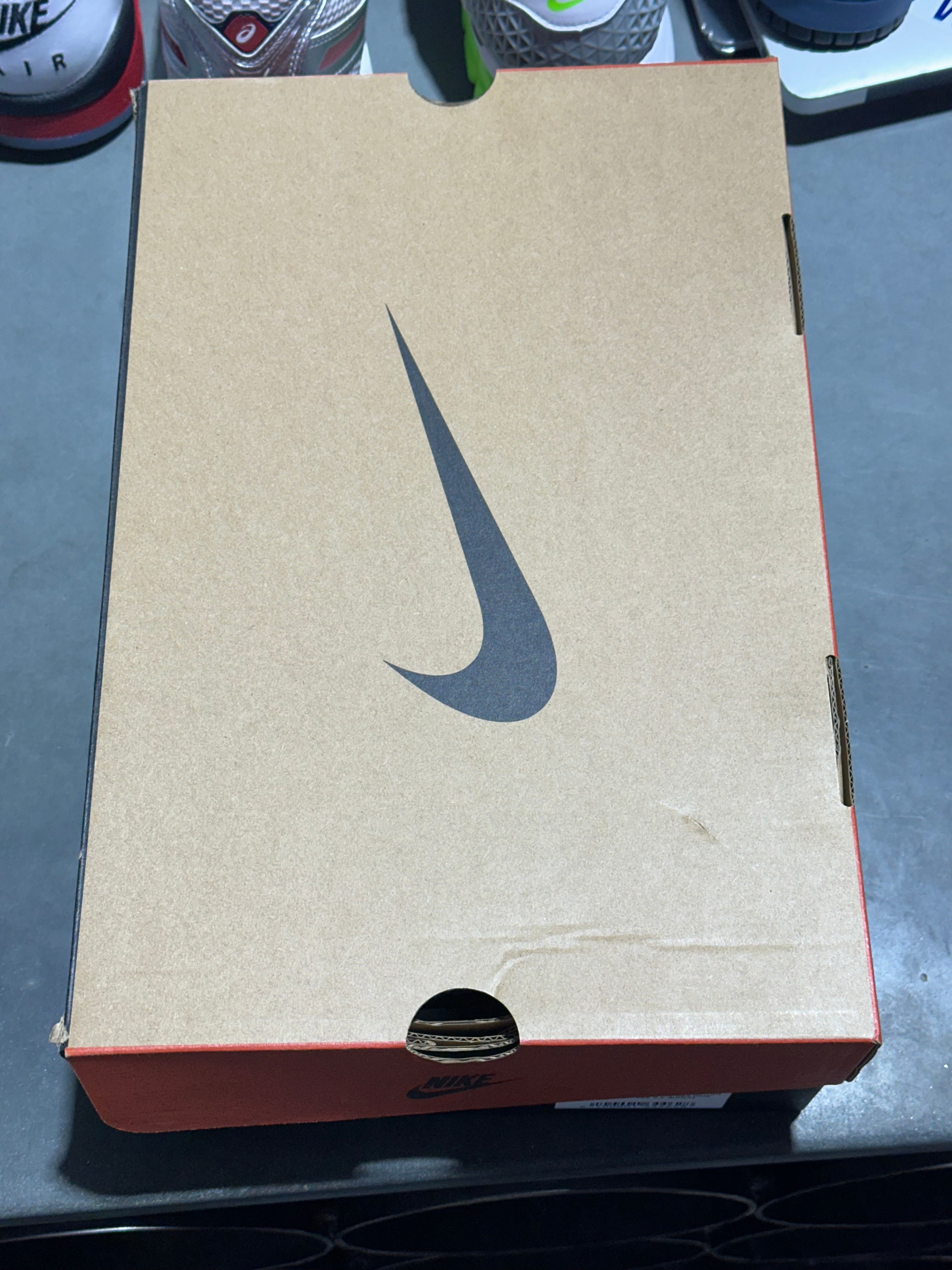 Nike Air Diamond Turf II - 2026 Red Gold Size 9.