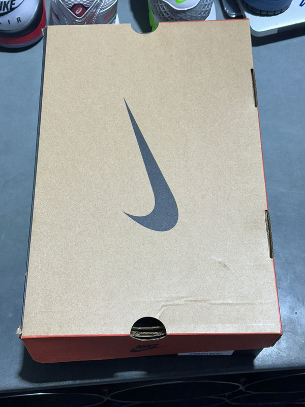 Nike Air Diamond Turf II - 2026 Red Gold Size 9.