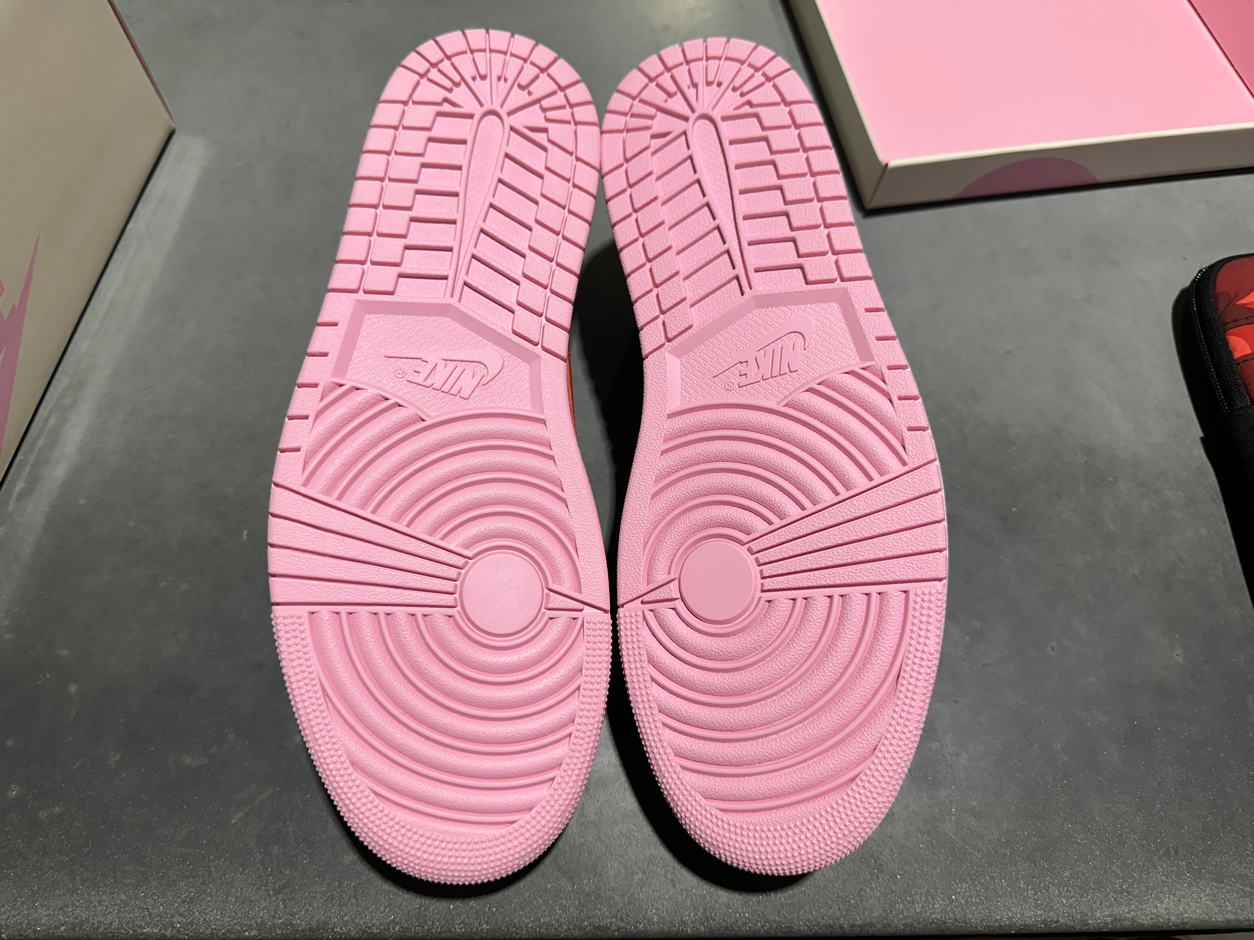 Air Jordan 1 Retro Low OG SP Travis Scott - Sail Tropical Pink Size 11