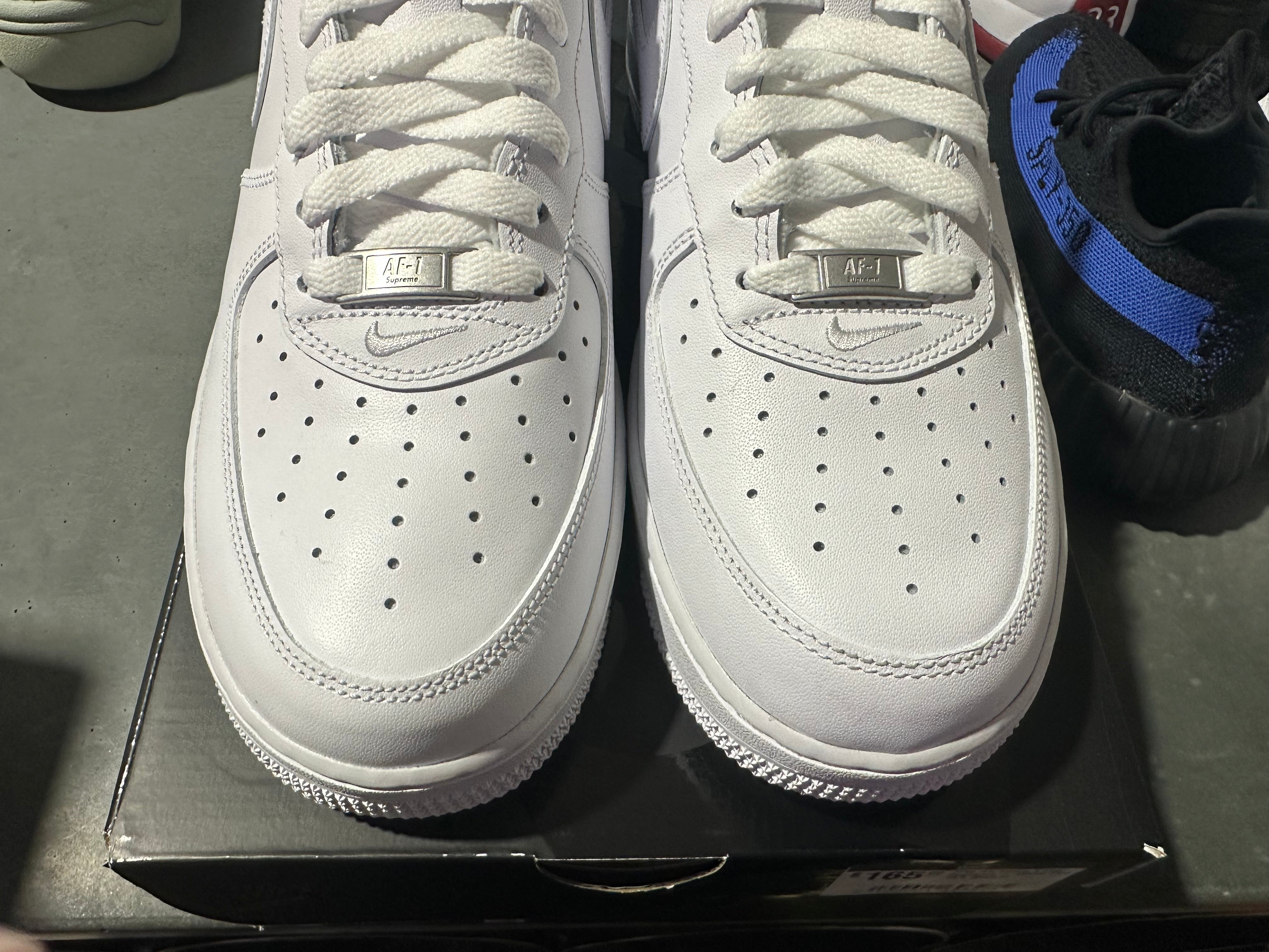 Nike Air Force 1 Low Supreme - White Size 10.5