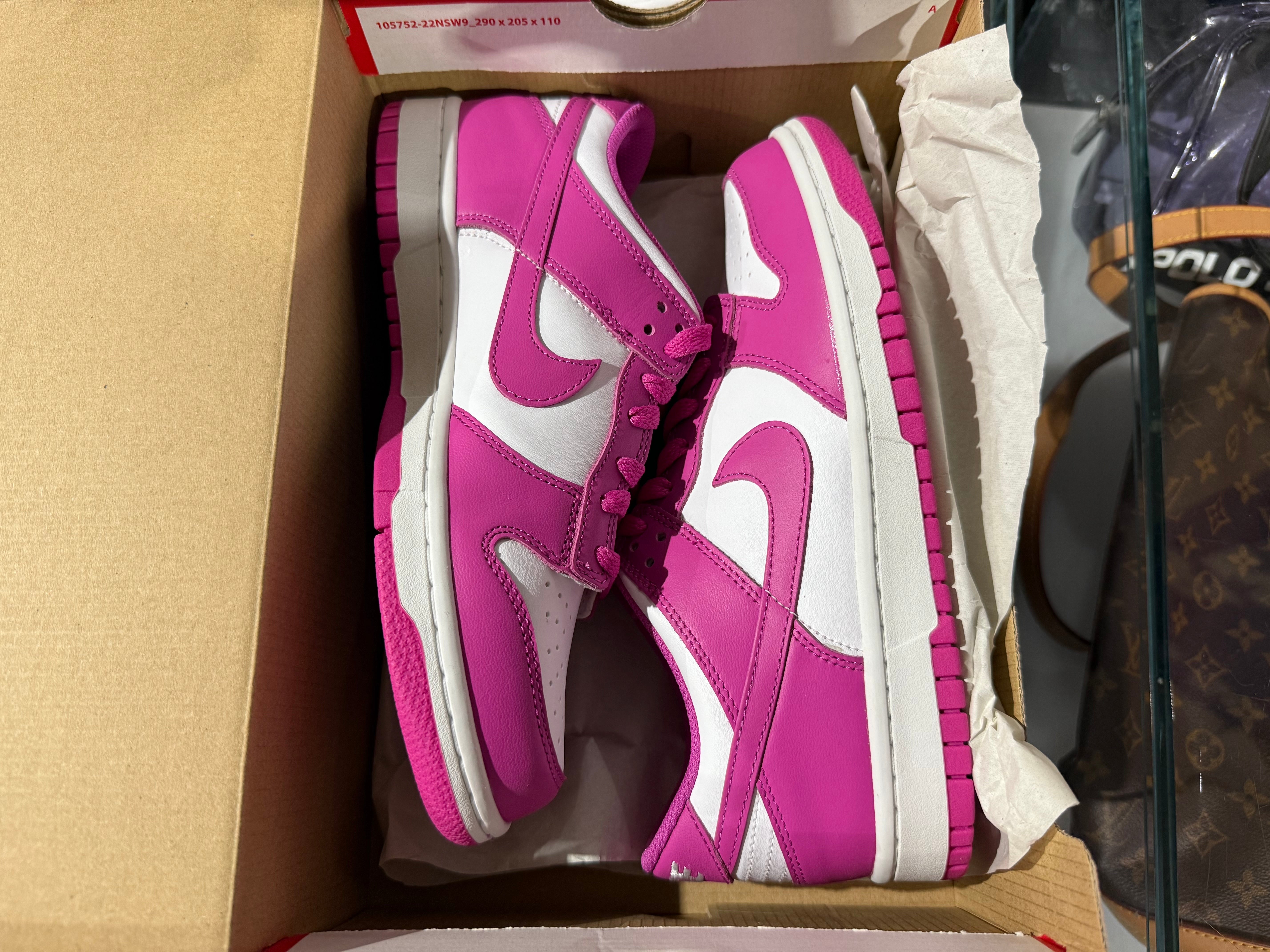 Nike Dunk Low (GS) - Active Fuchsia Size 6Y