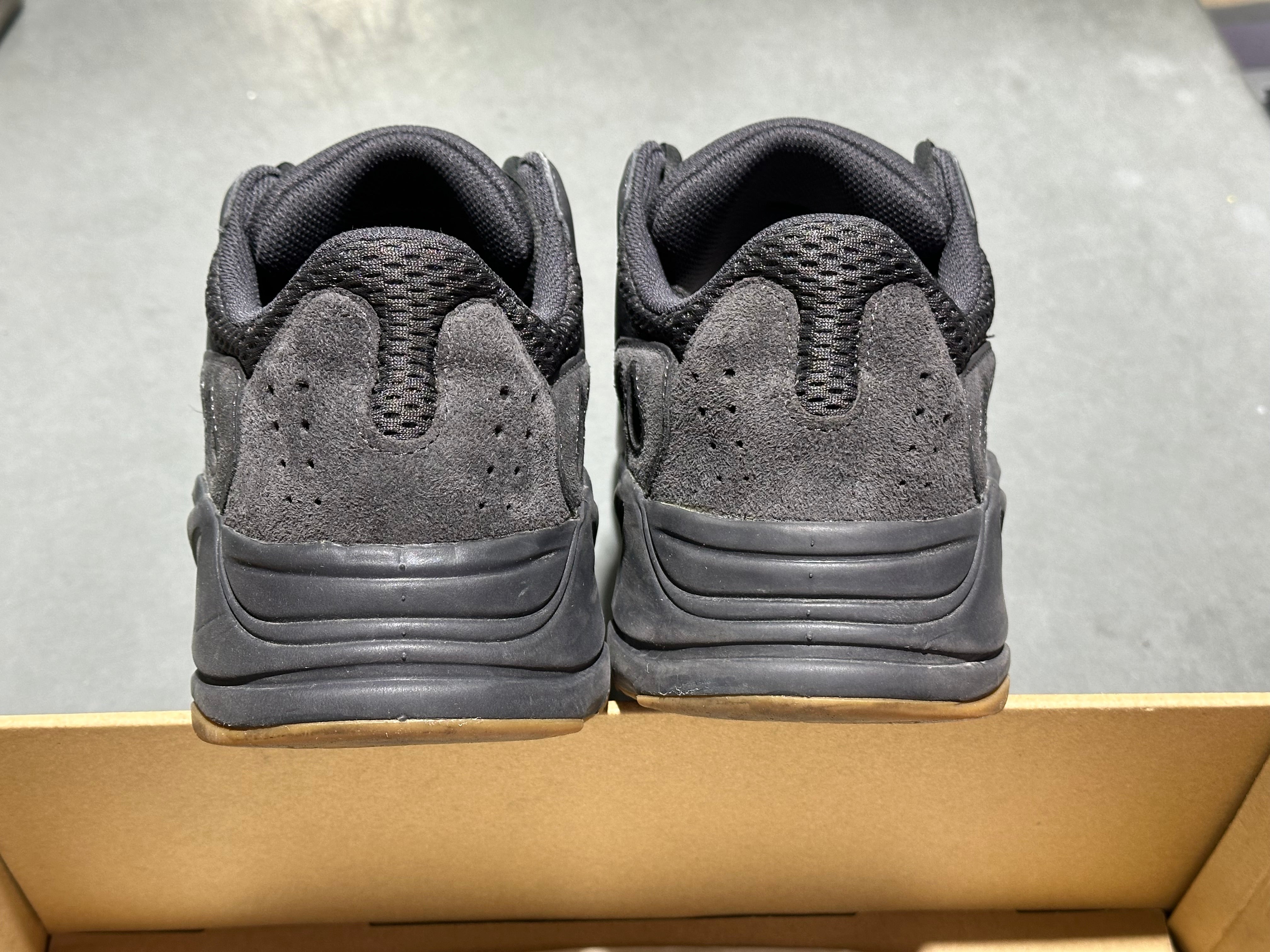 Addidas Yeezy Boost 700 - Utility Black Size 11