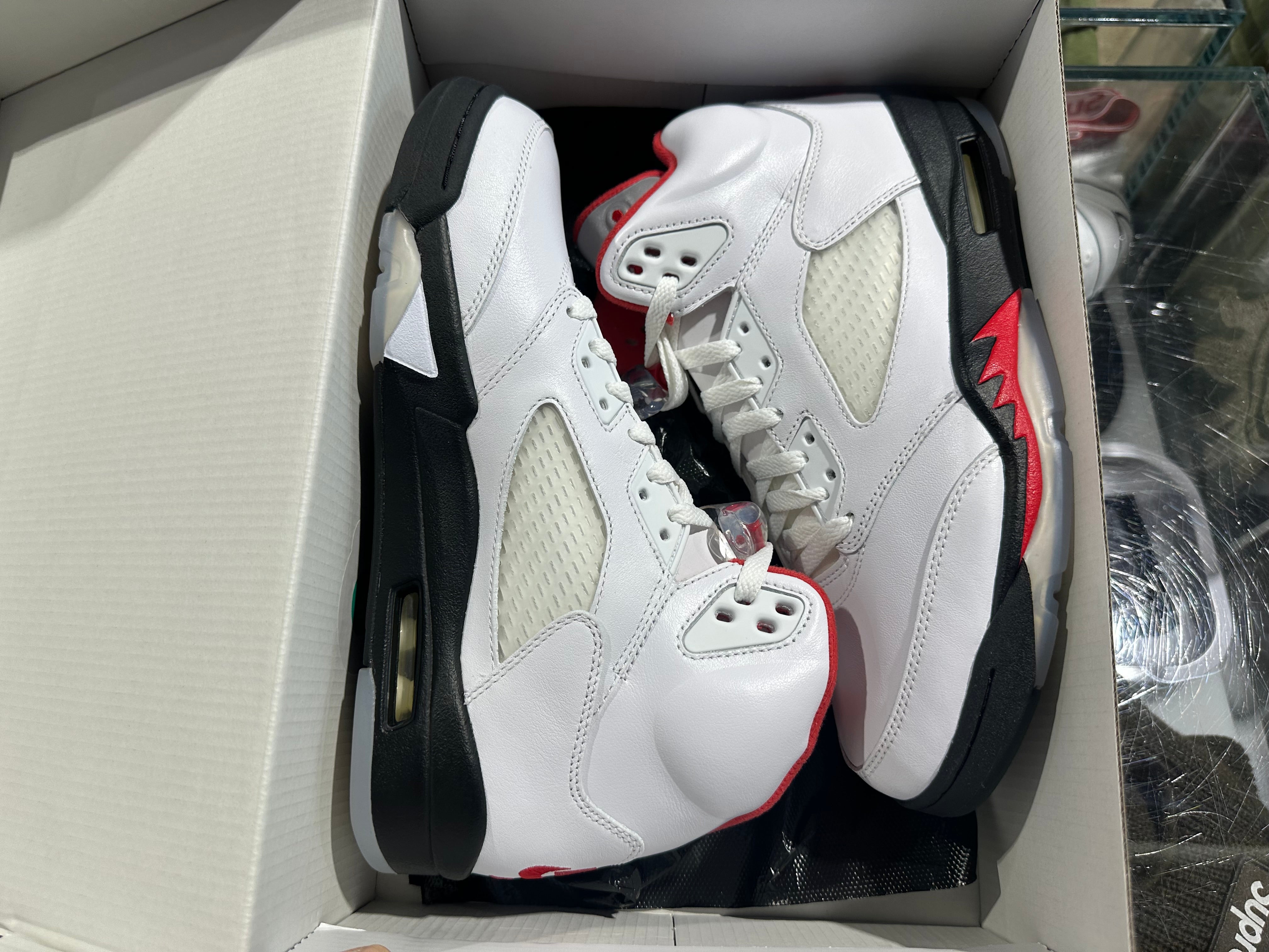 Air Jordan 5 Retro - Fire Red Silver Tongue 2020 Size 8