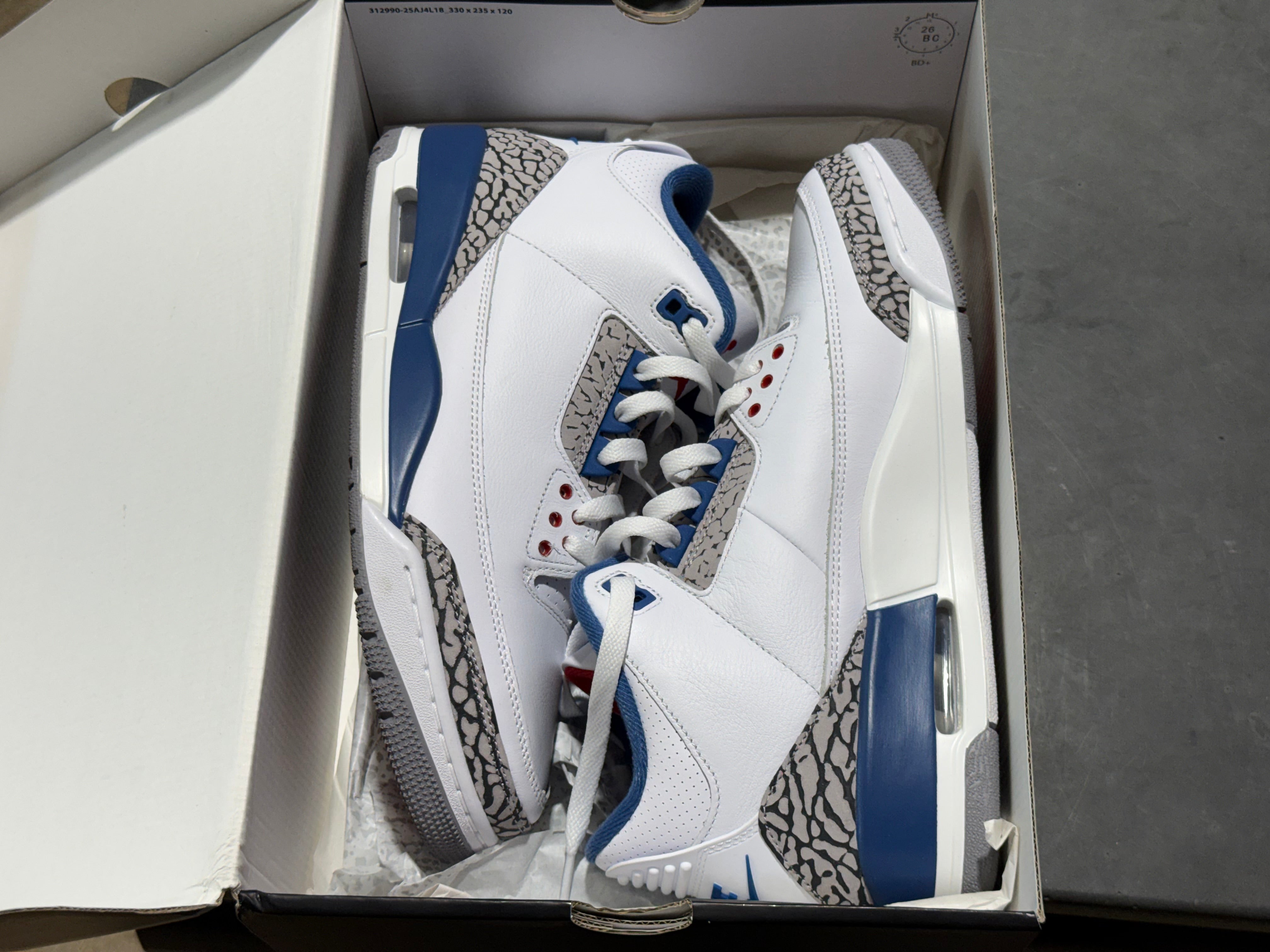 Air Jordan 3 Retro OG - True Blue Size 9