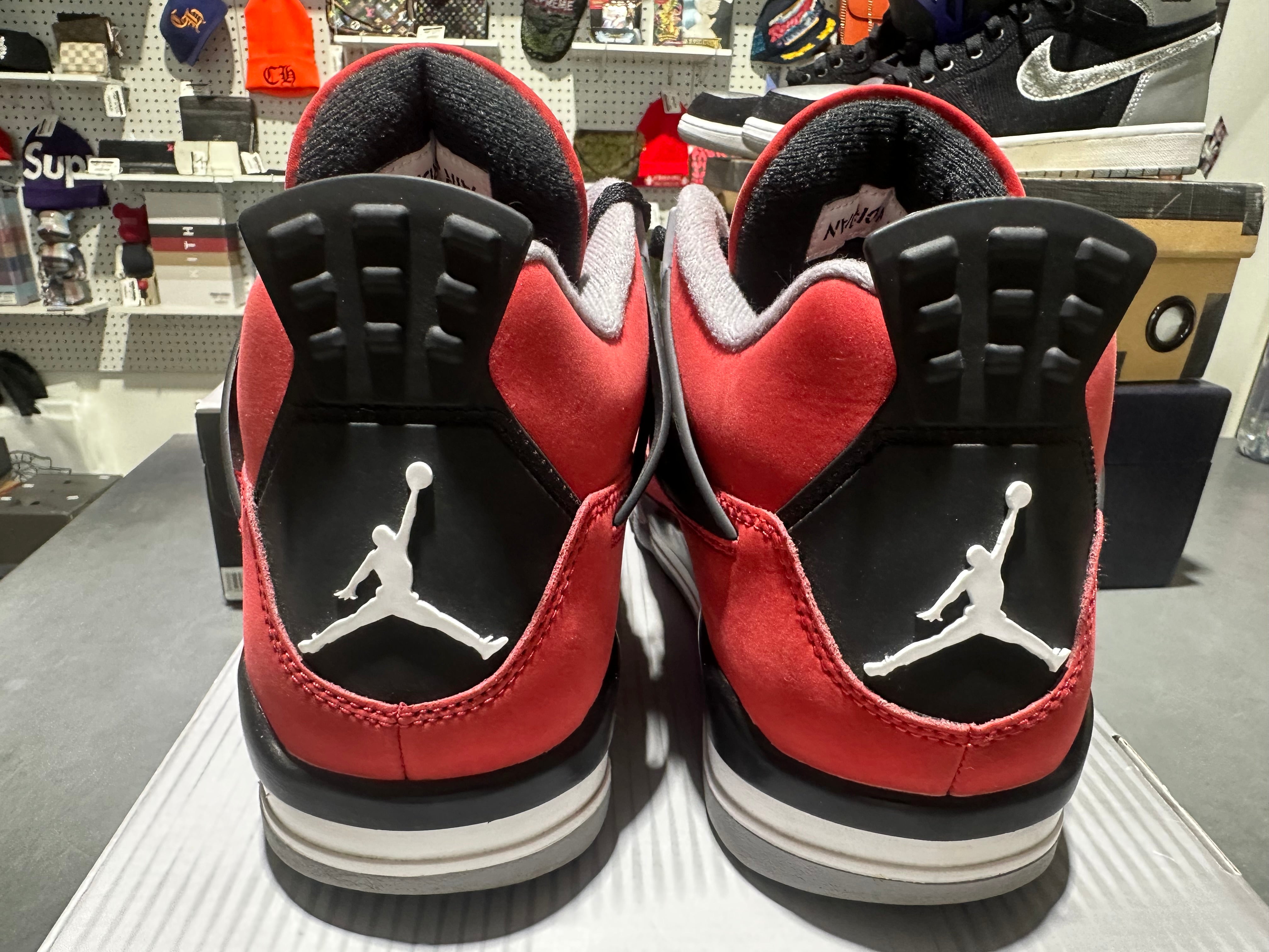 Air Jordan 4 Retro - Toro Size 9.5