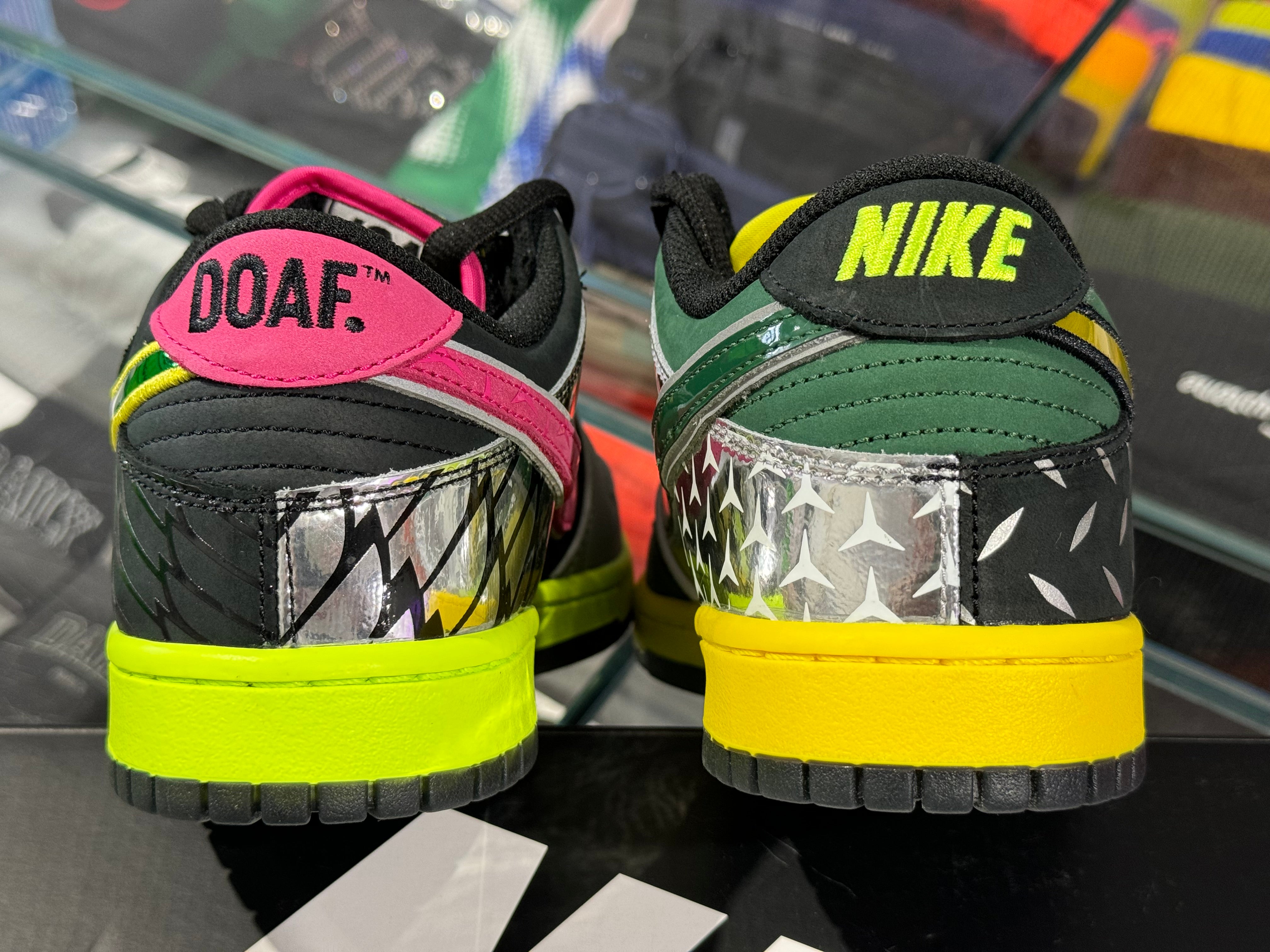 Nike Dunk Low UO Premium - Oregon/What The Duck Black