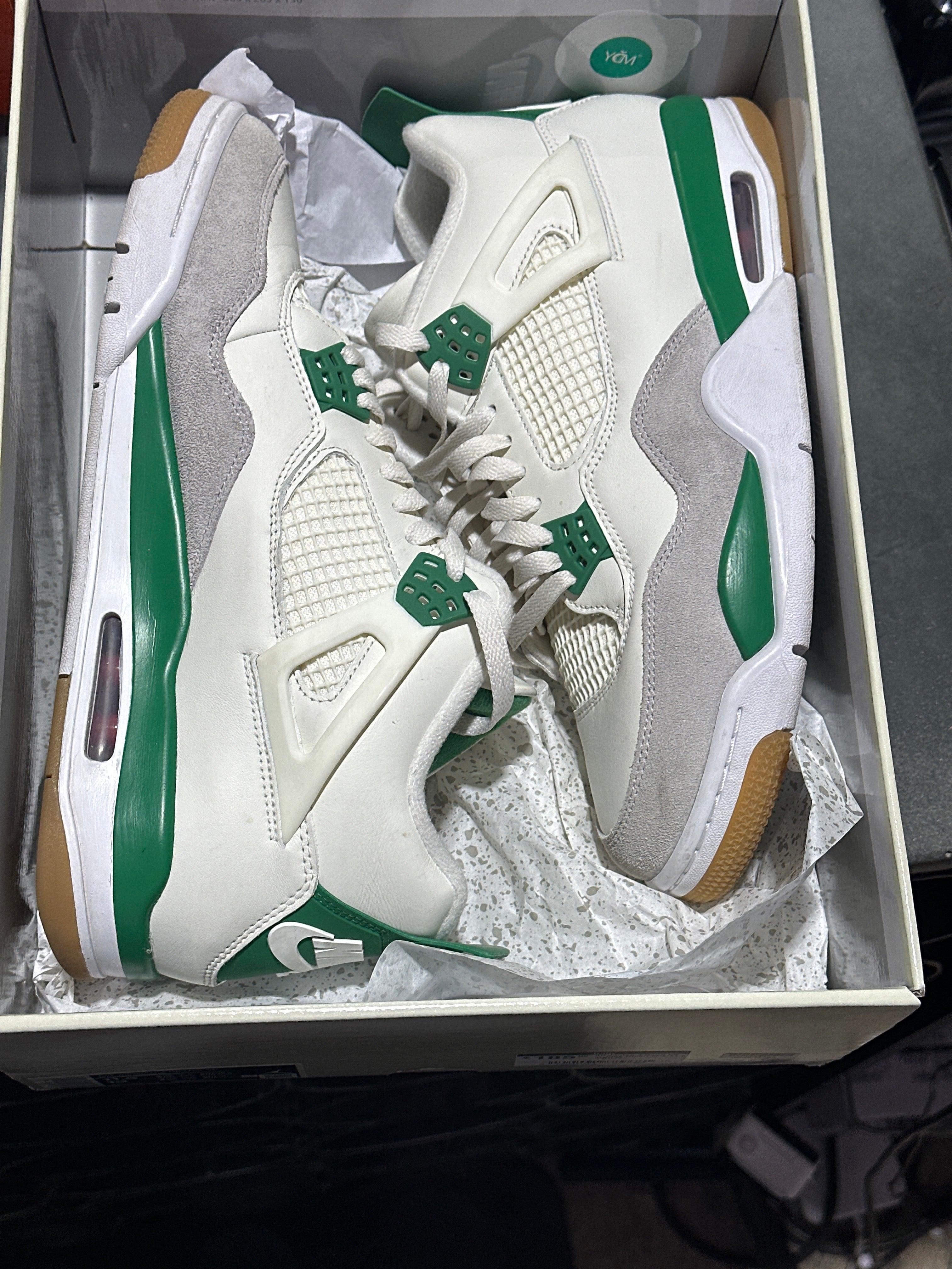 Air Jordan 4 Retro SB - Pine Green Size 11.5