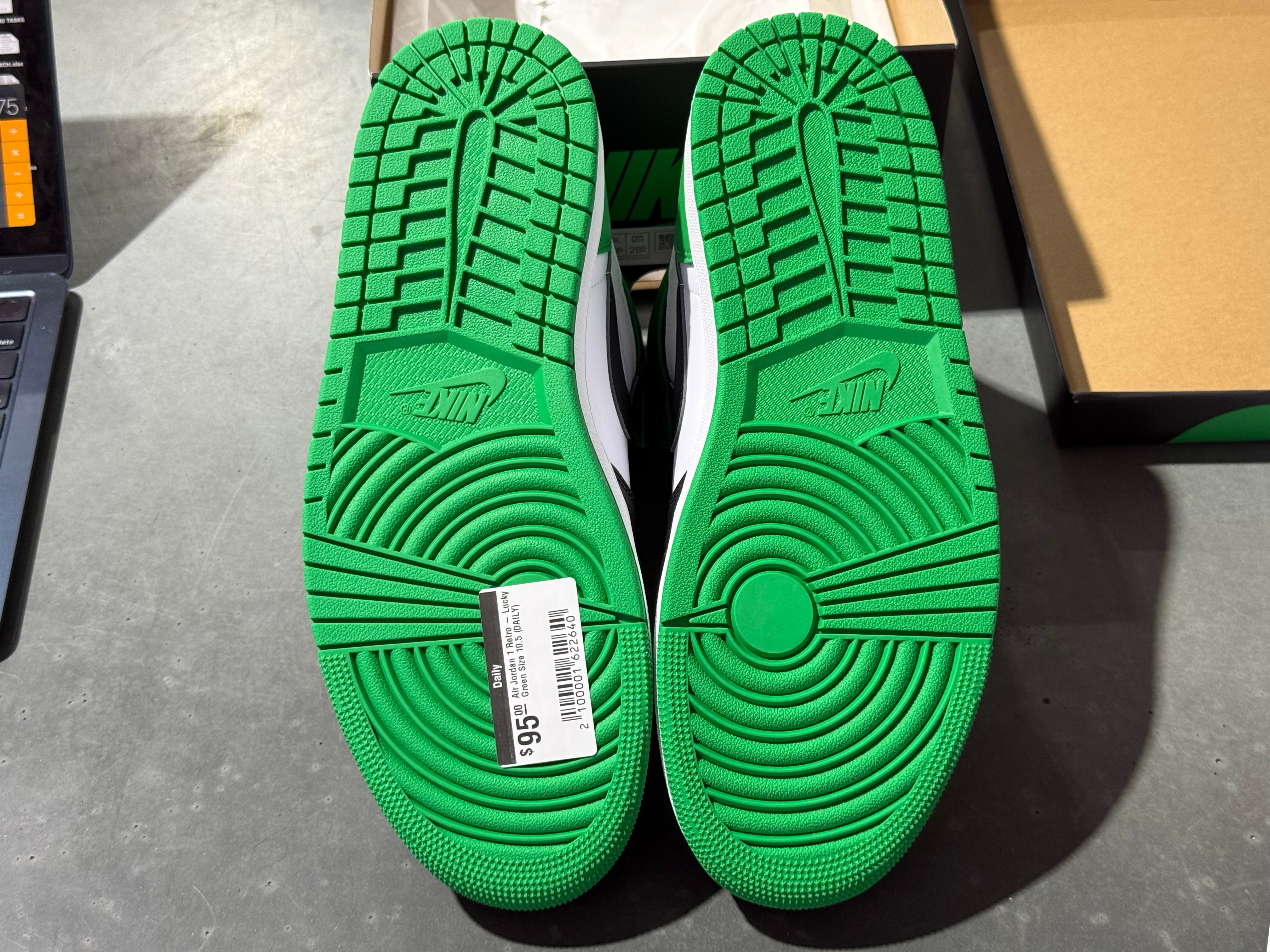 Air Jordan 1 Retro - Lucky Green Size 10.5