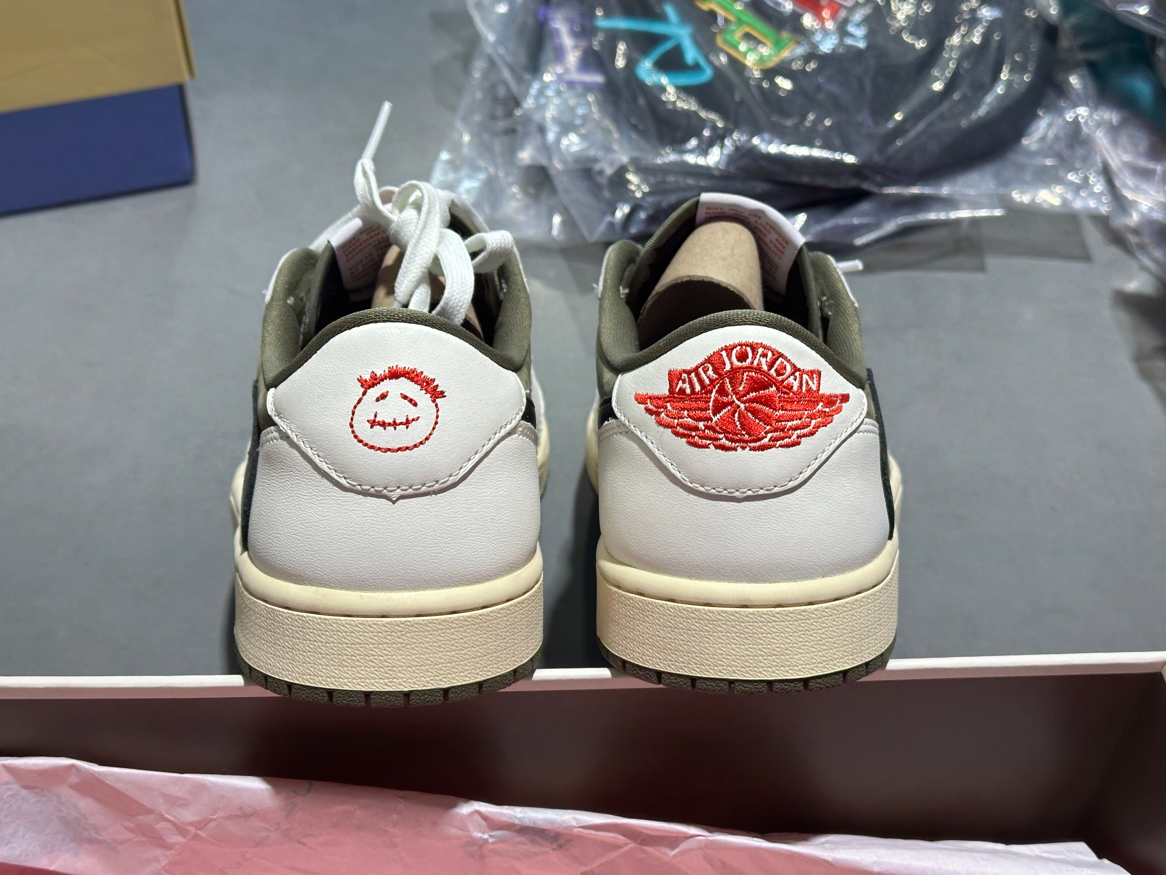Air Jordan 1 Low OG SP - Travis Scott/Medium Olive Size 9.5