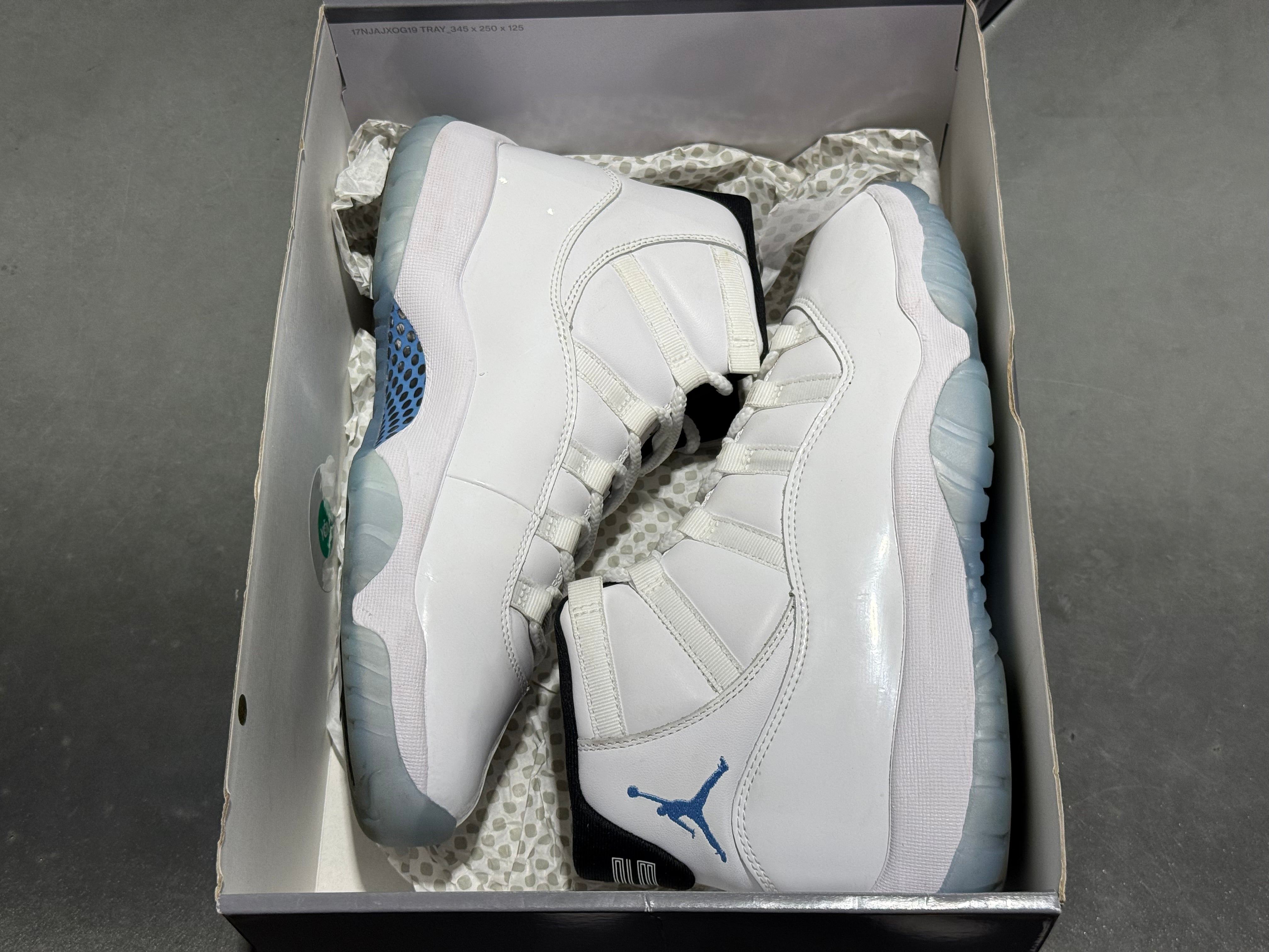 Air Jordan 11 Retro - Legend Blue Size 9.5