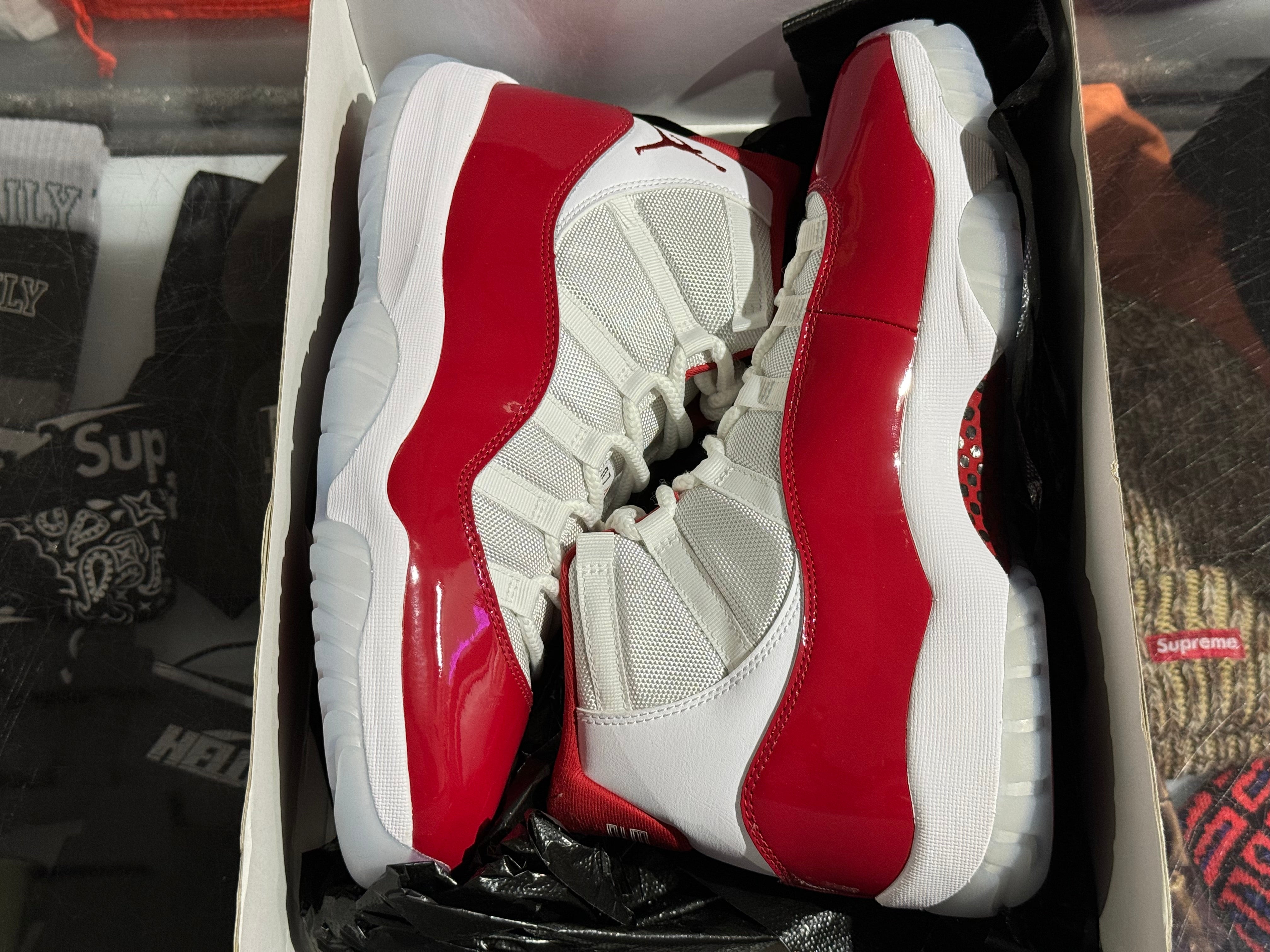 Air Jordan 11 Retro - Cherry