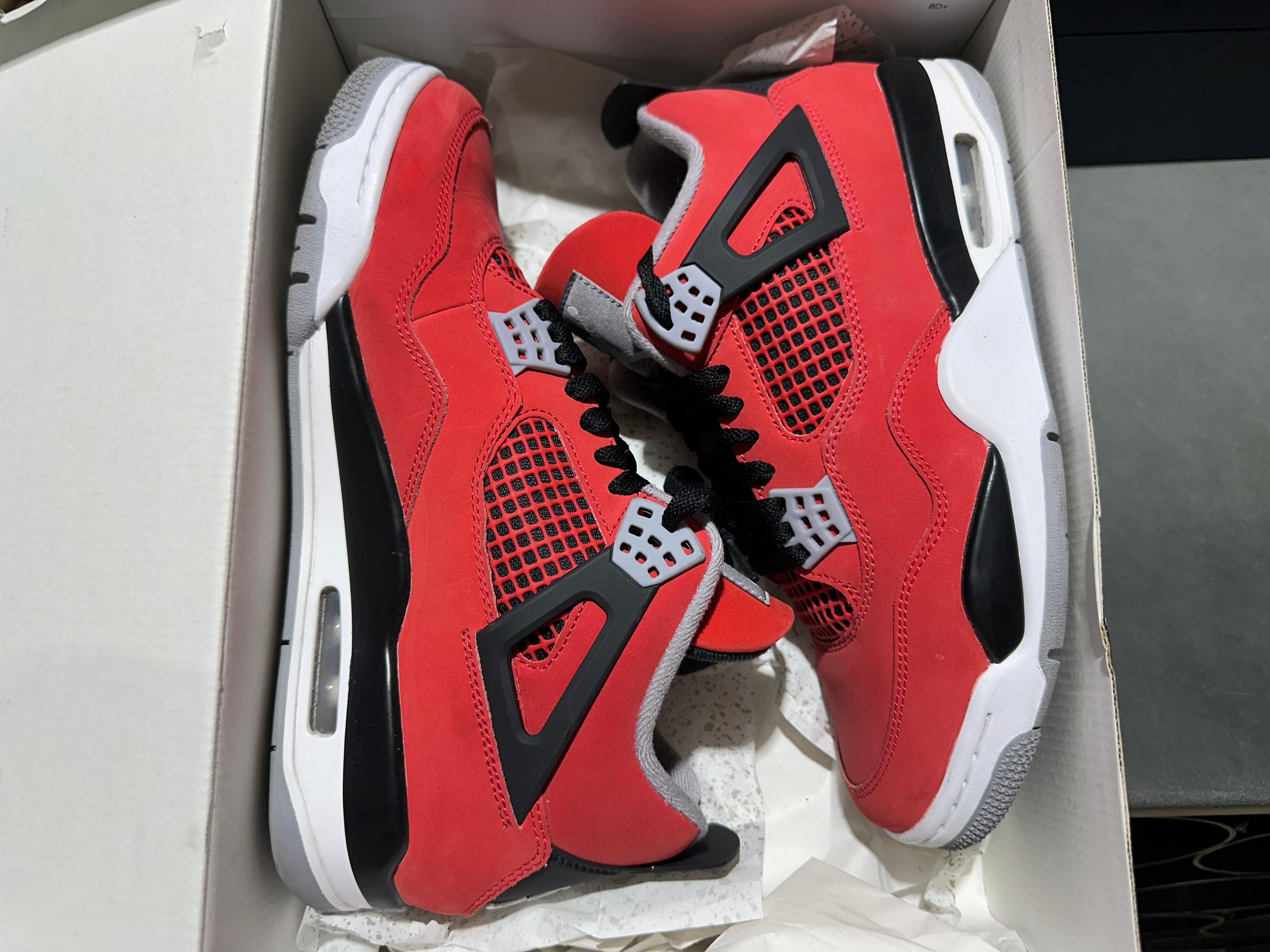 Air Jordan 4 Retro - Toro Size 9.5