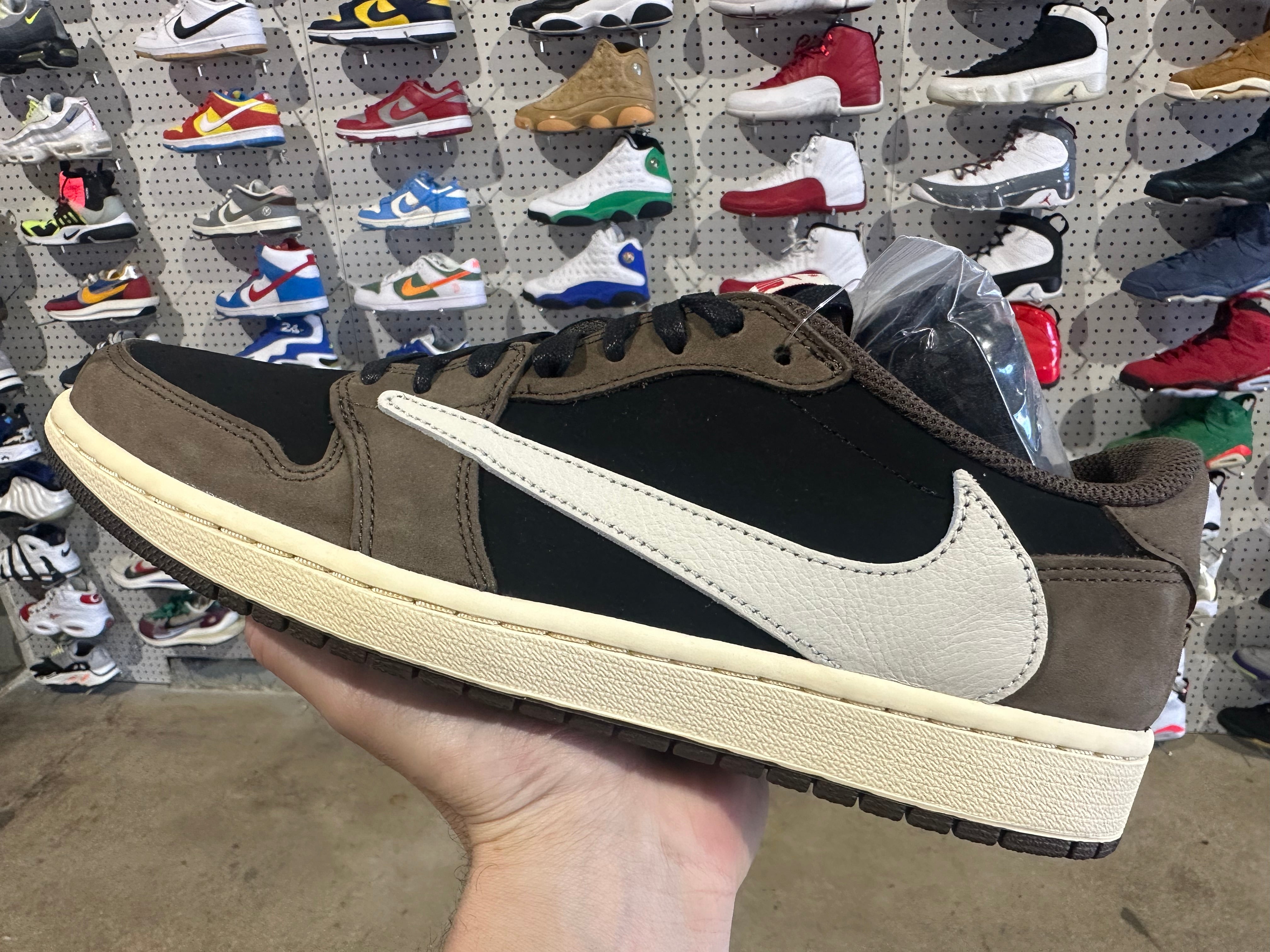 Air Jordan 1 Retro Low OG SP - Travis Scott Mocha Size 9.5