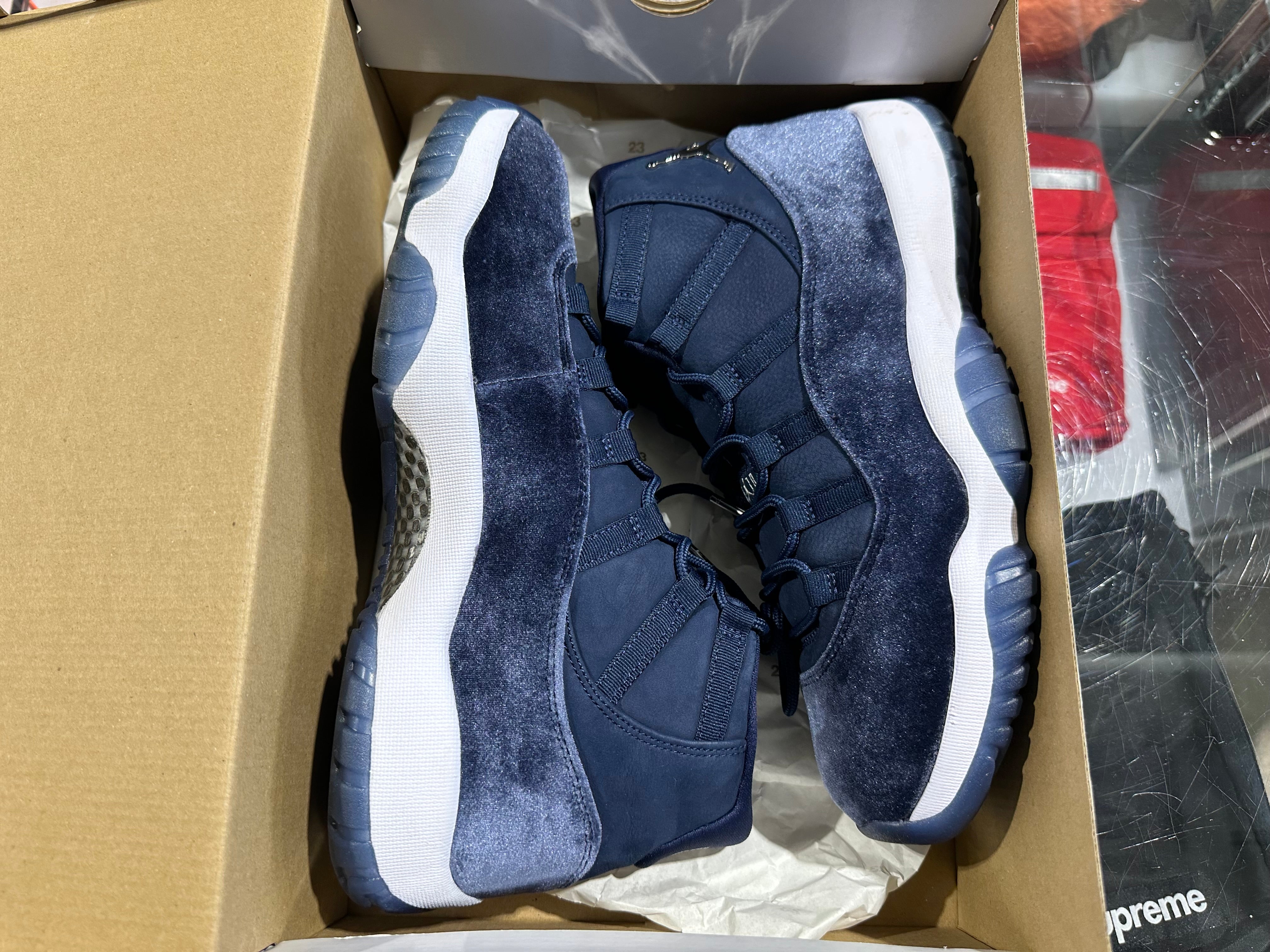 WMNS Air Jordan 11 Retro - Midnight Navy Size 12W/10.5M