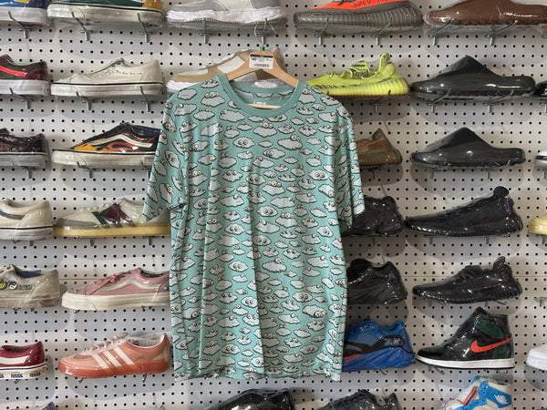 NEW Uniqlo x Kaws Clouds. Tee - Green Size XL