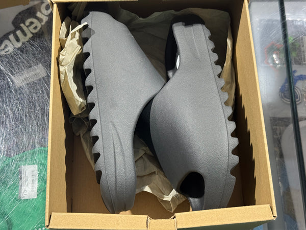 Adidas Yeezy Slide - Onyx Size 8