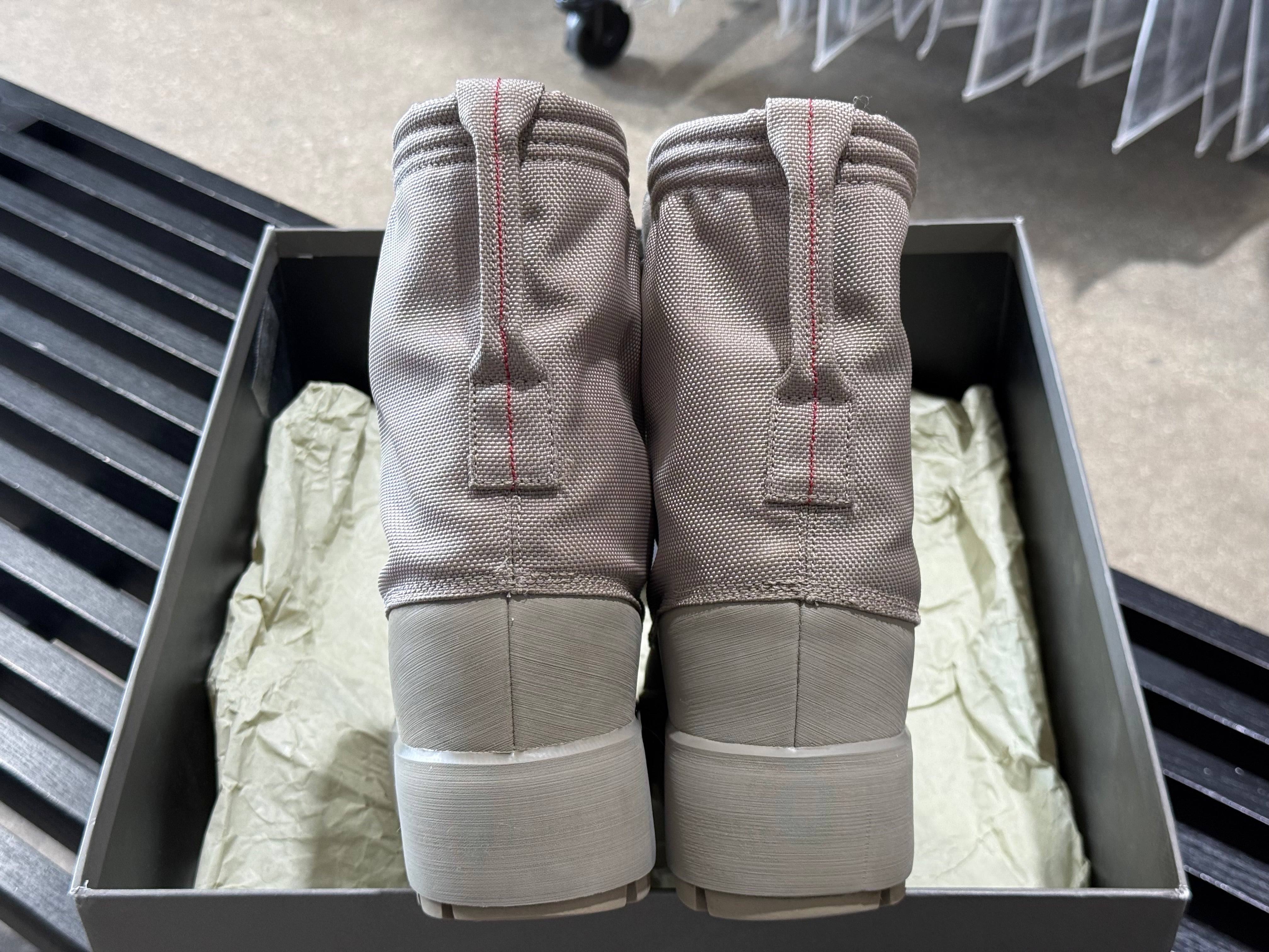 Adidas Yeezy 950 W - Moonrock Size 9W/7.5M