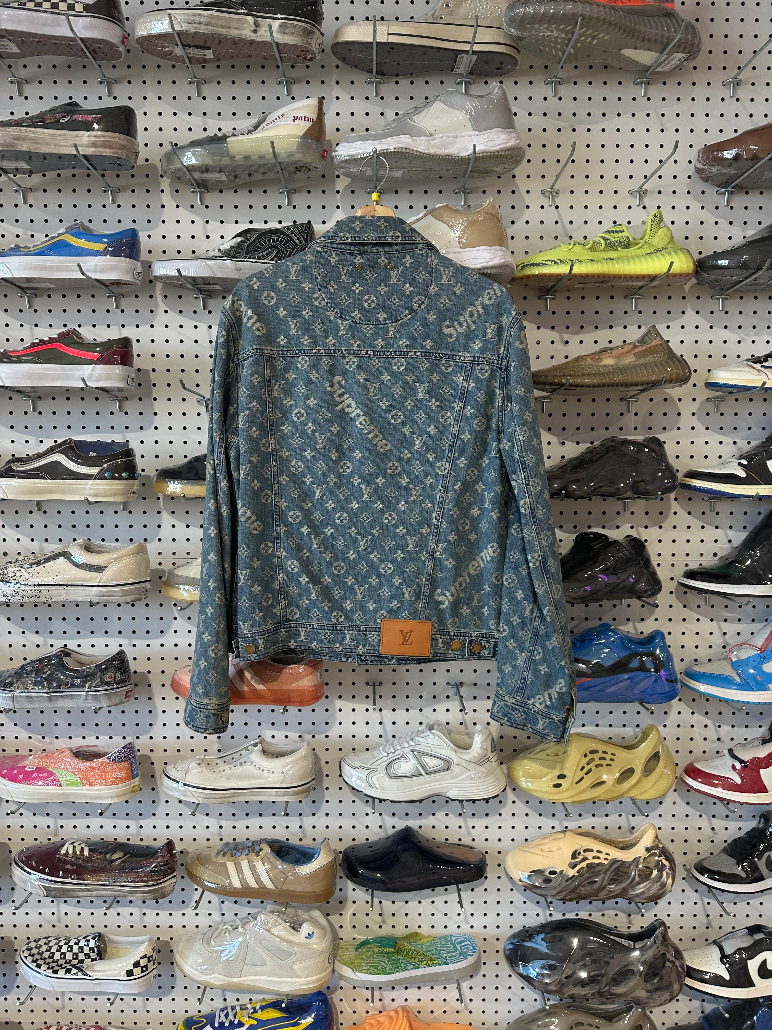 USED Louis Vuitton x Supreme Denim Trucker Jacket - Blue Size 50 / Medium