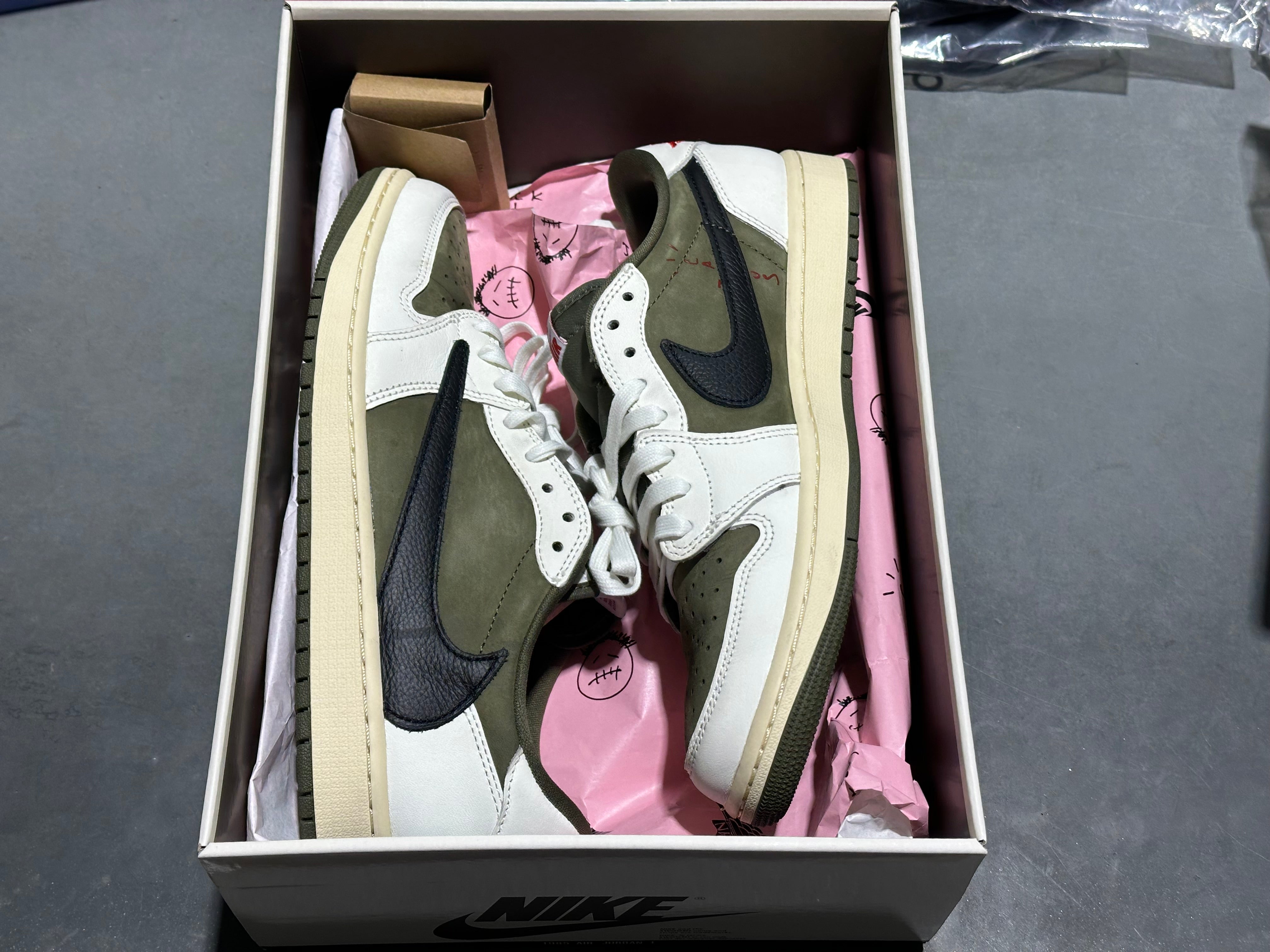 Air Jordan 1 Low OG SP - Travis Scott/Medium Olive Size 9.5