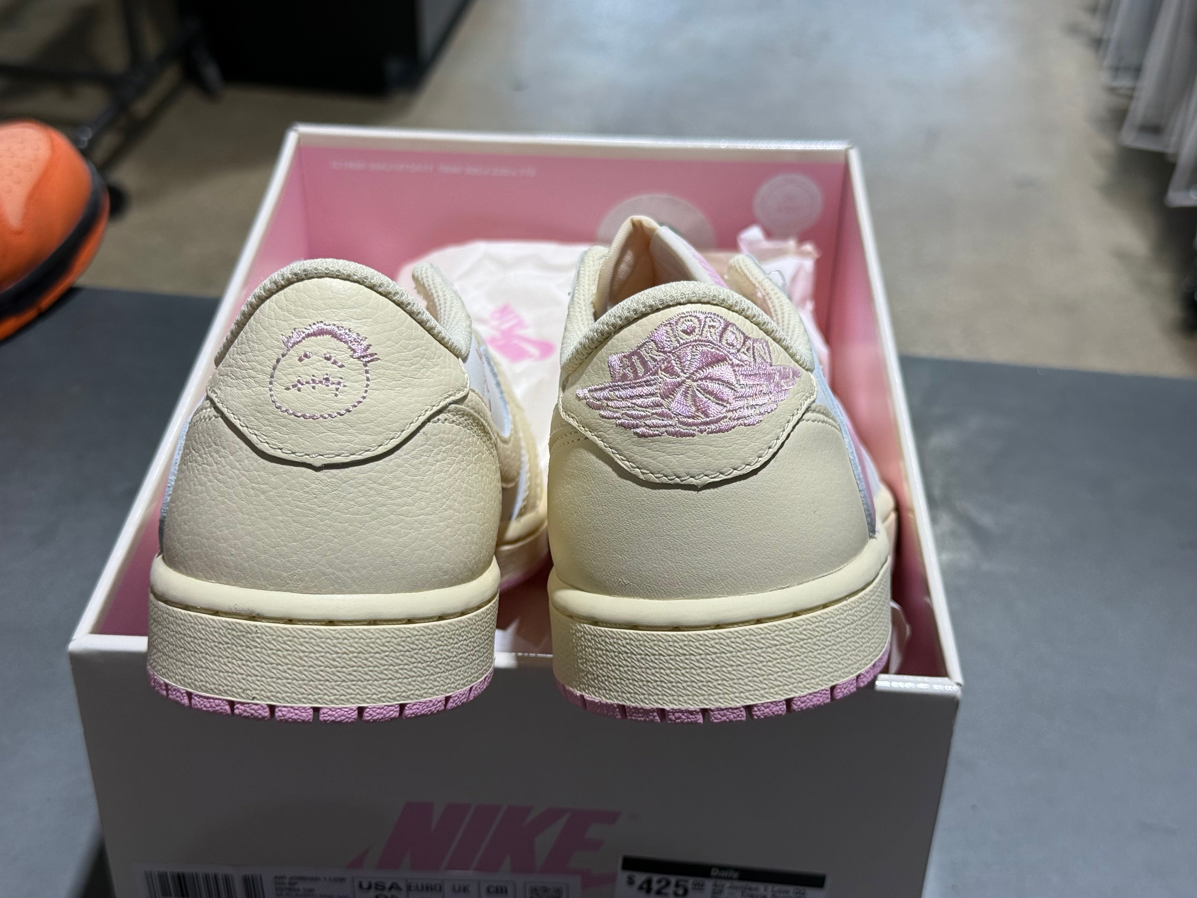 Air Jordan 1 Low OG SP - Travis Scott/Shy Pink Size 8.5