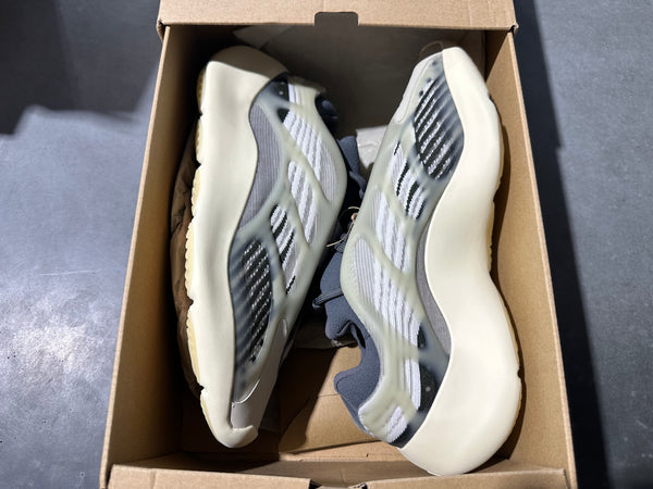 adidas Yeezy 700 V3 - Fade Salt Size 11