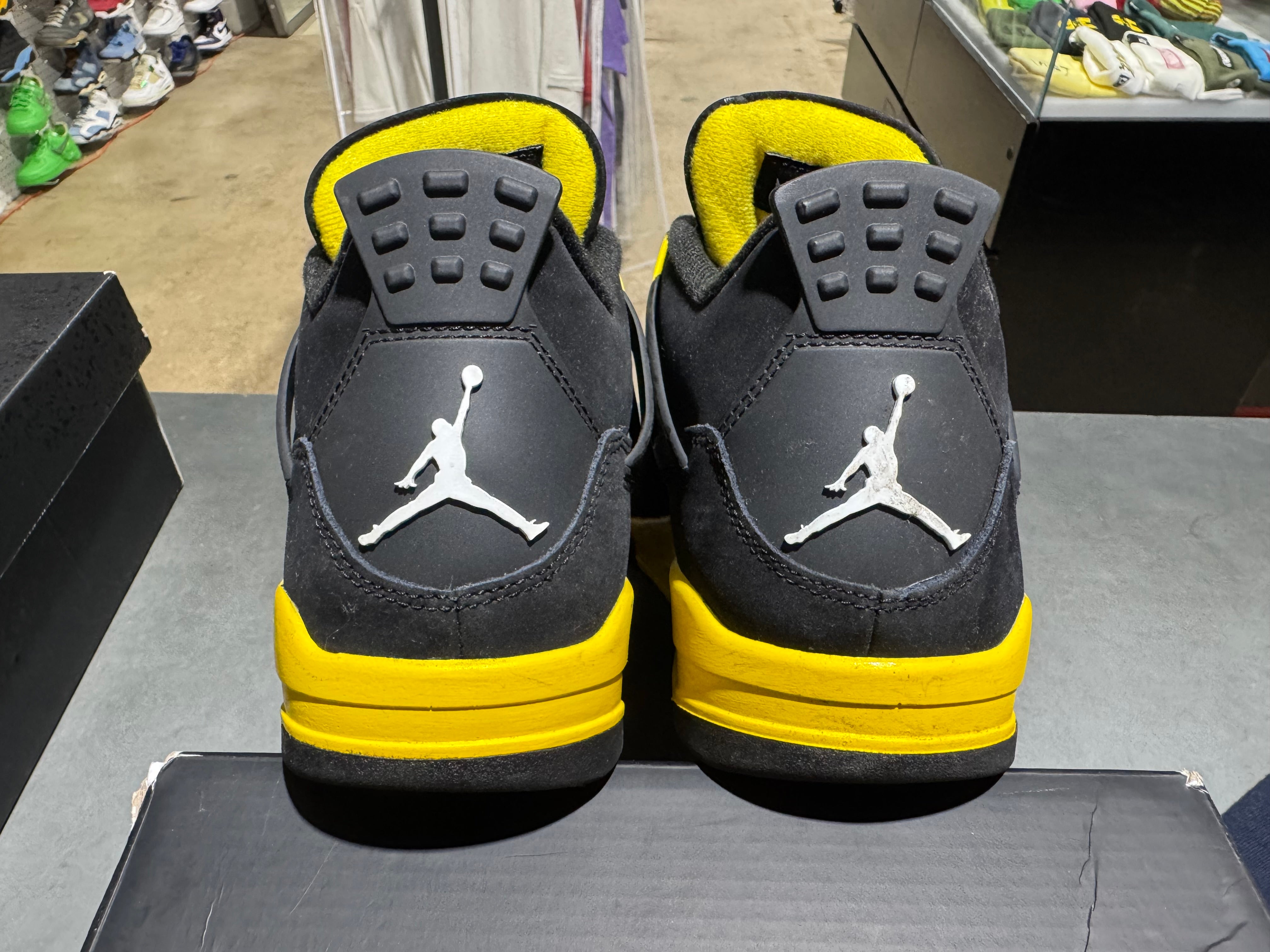 Air Jordan 4 Retro - Thunder 2023 Size 8.5