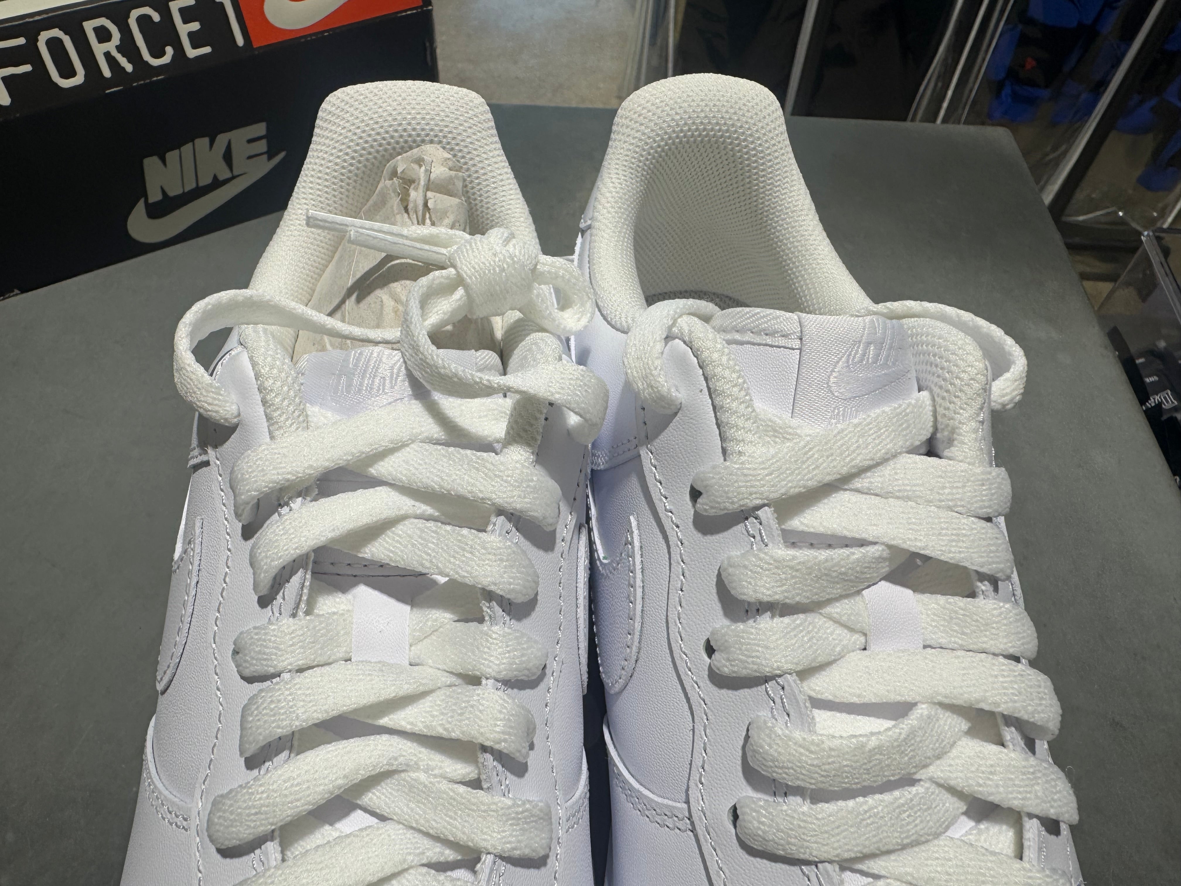 Nike Air Force 1 07 - Triple White Size 10