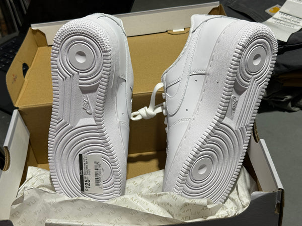 Nike Air Force 1 07 - Triple White Size 8