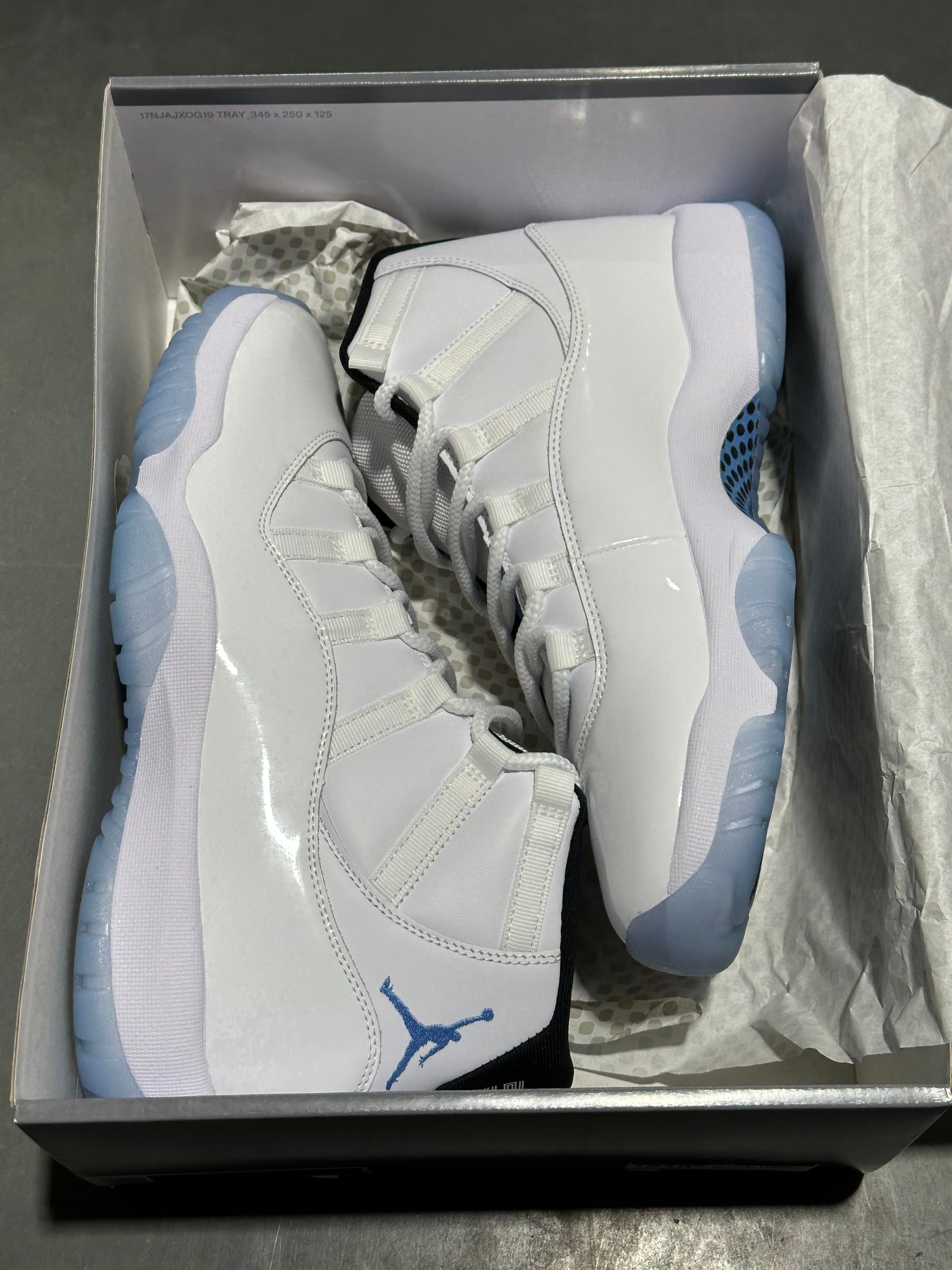 Air Jordan 11 Retro - Legend Blue Size 10.5