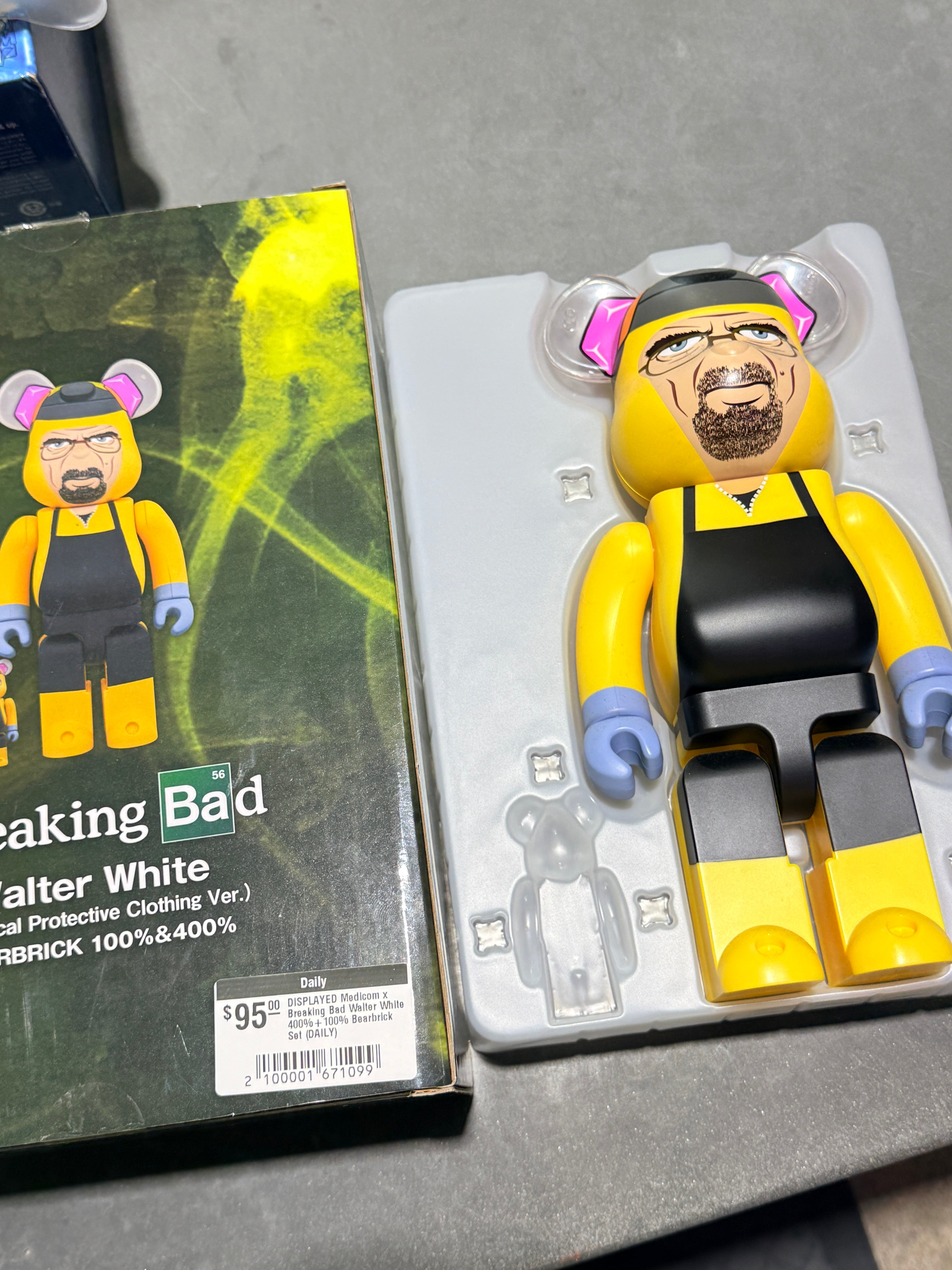 DISPLAYED Medicom x Breaking Bad Walter White 400% Bearbrick