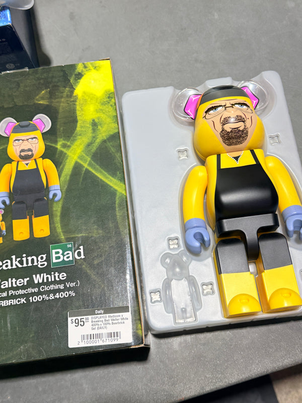 DISPLAYED Medicom x Breaking Bad Walter White 400% Bearbrick