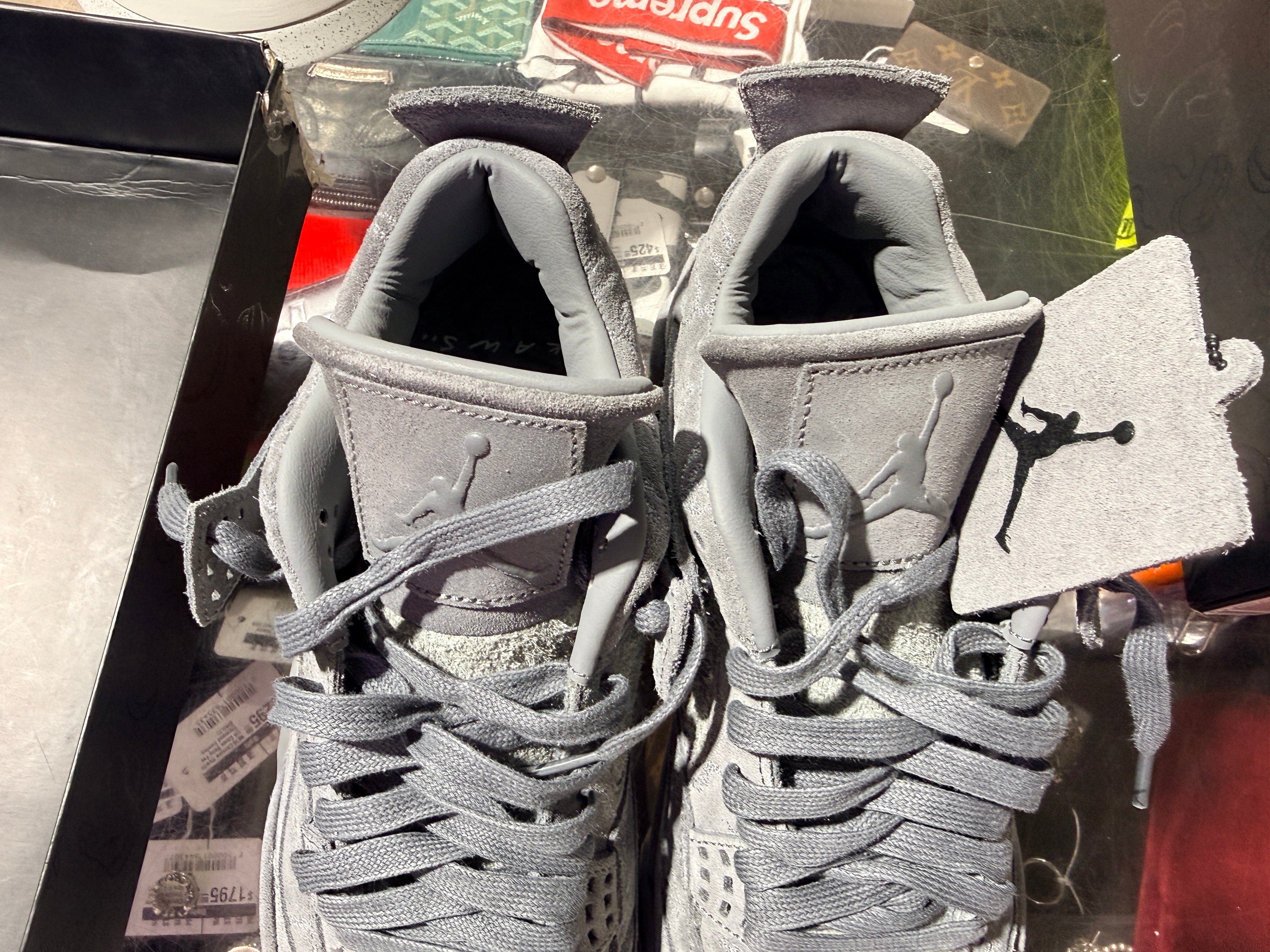 Air Jordan 4 Retro x Kaws - Grey Size 10