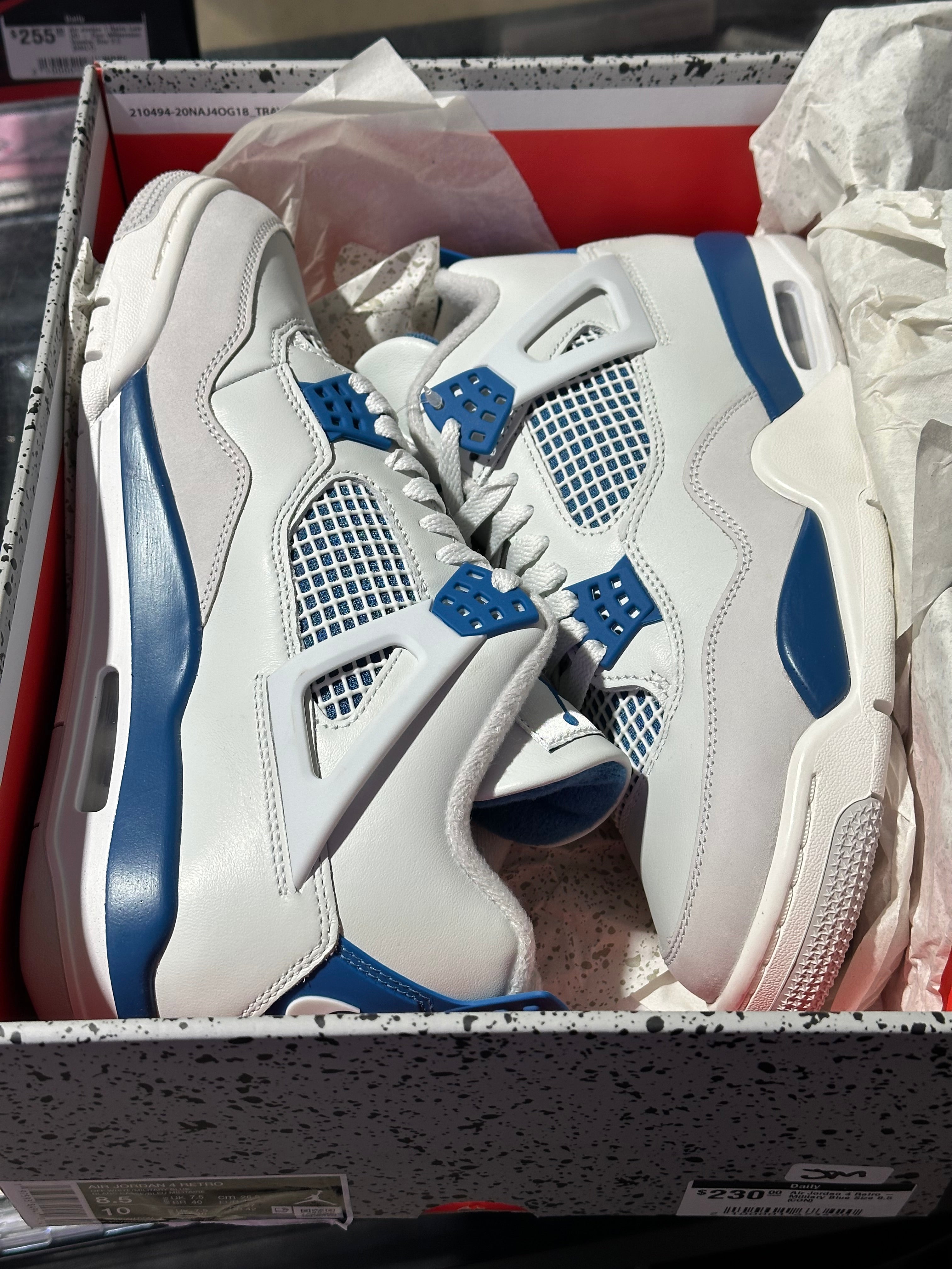 Air Jordan 4 Retro - Military Blue Size 8.5