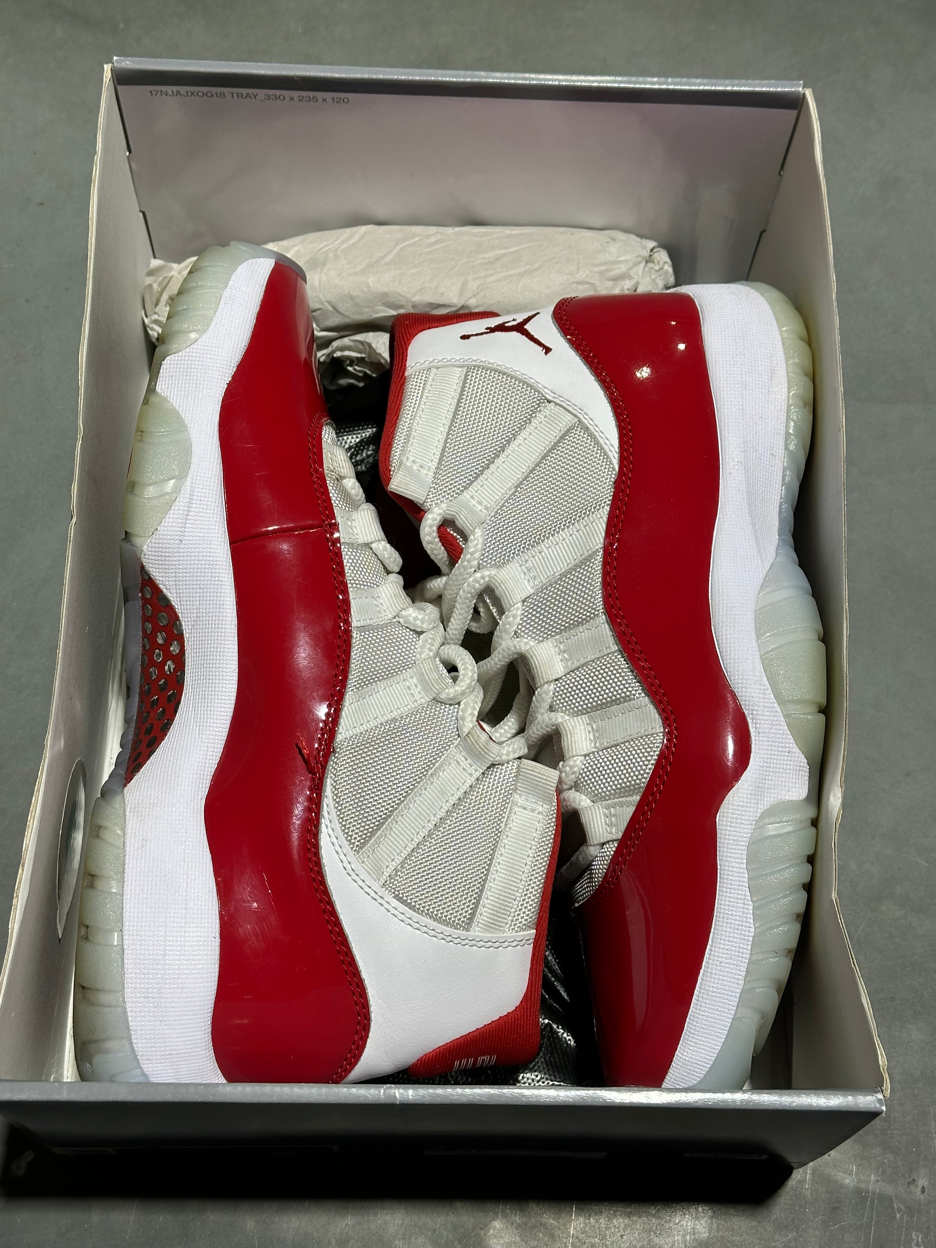 Air Jordan 11 Retro - Cherry Size 8.5