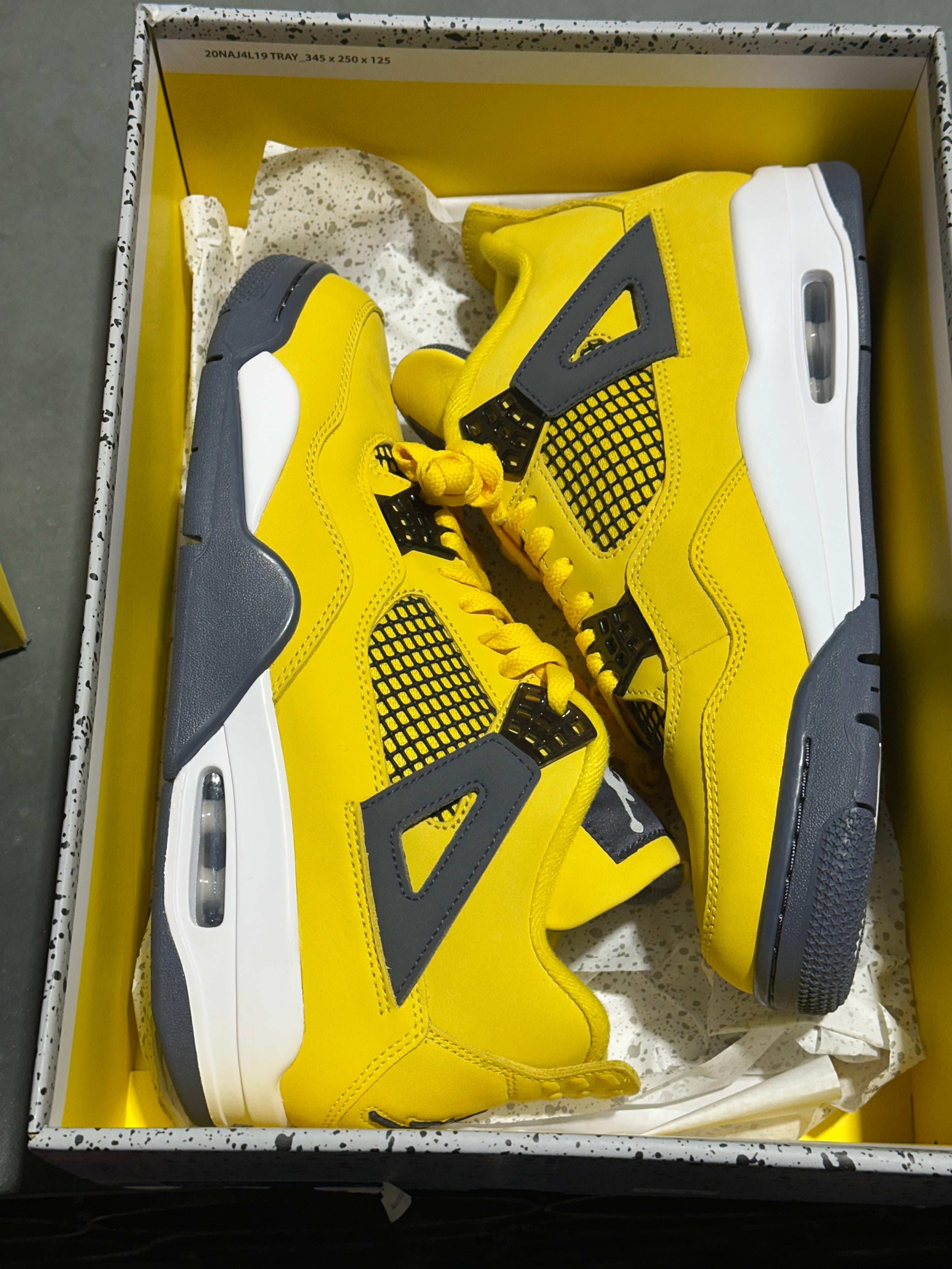 Air Jordan 4 Retro - Lightning Size 9.5