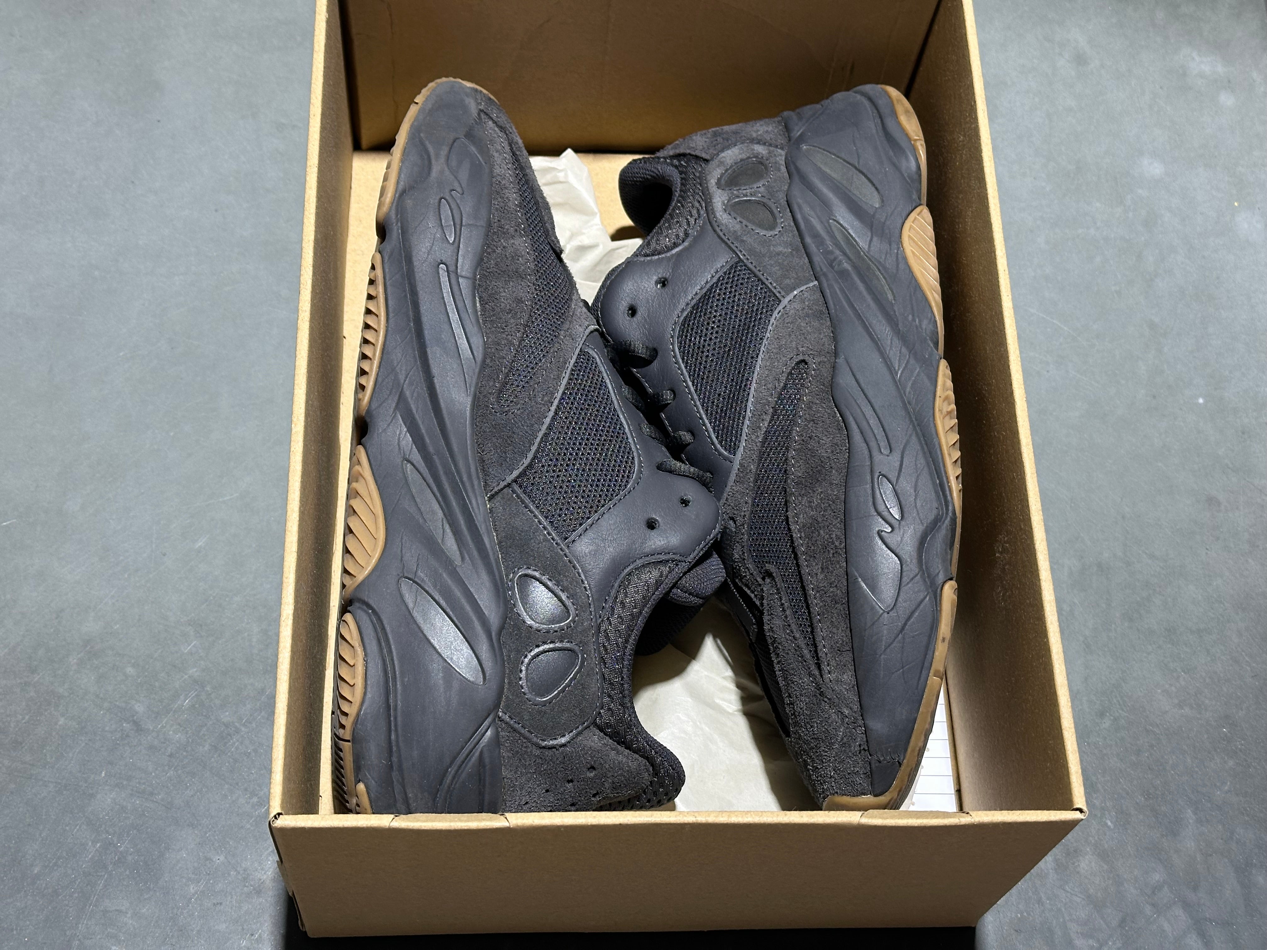 Addidas Yeezy Boost 700 - Utility Black Size 11