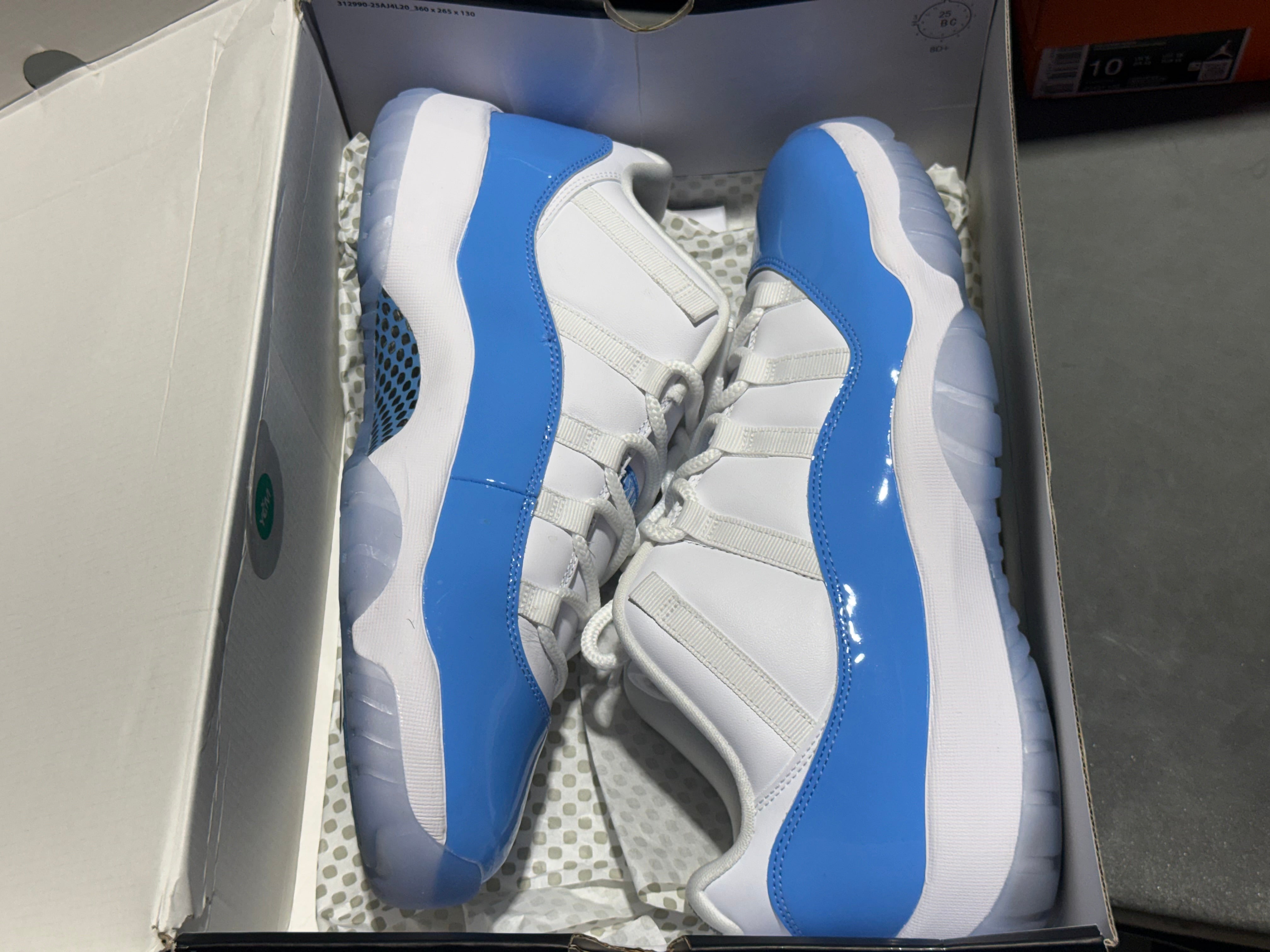 Air Jordan 11 Retro Low - UNC Size 13