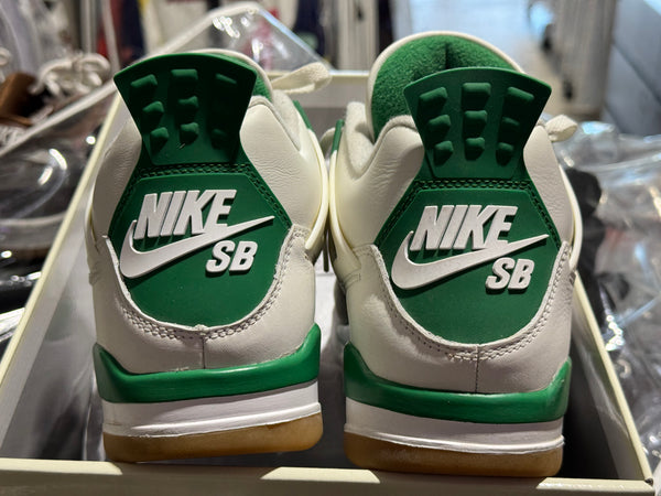 Air Jordan 4 Retro SB - Pine Green Size 9