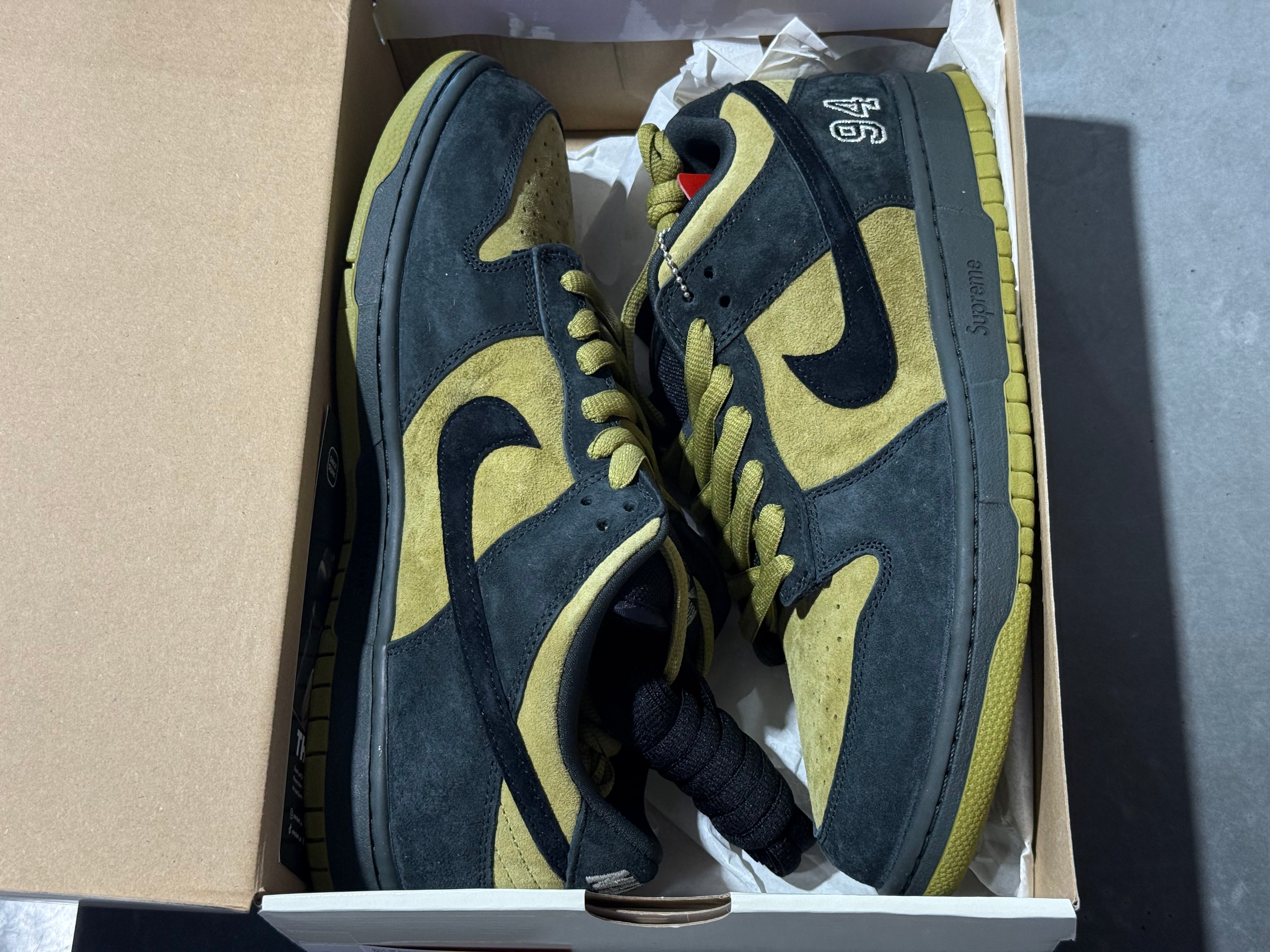 Nike SB Dunk Low OG QS - Supreme/Camper Green Size 11