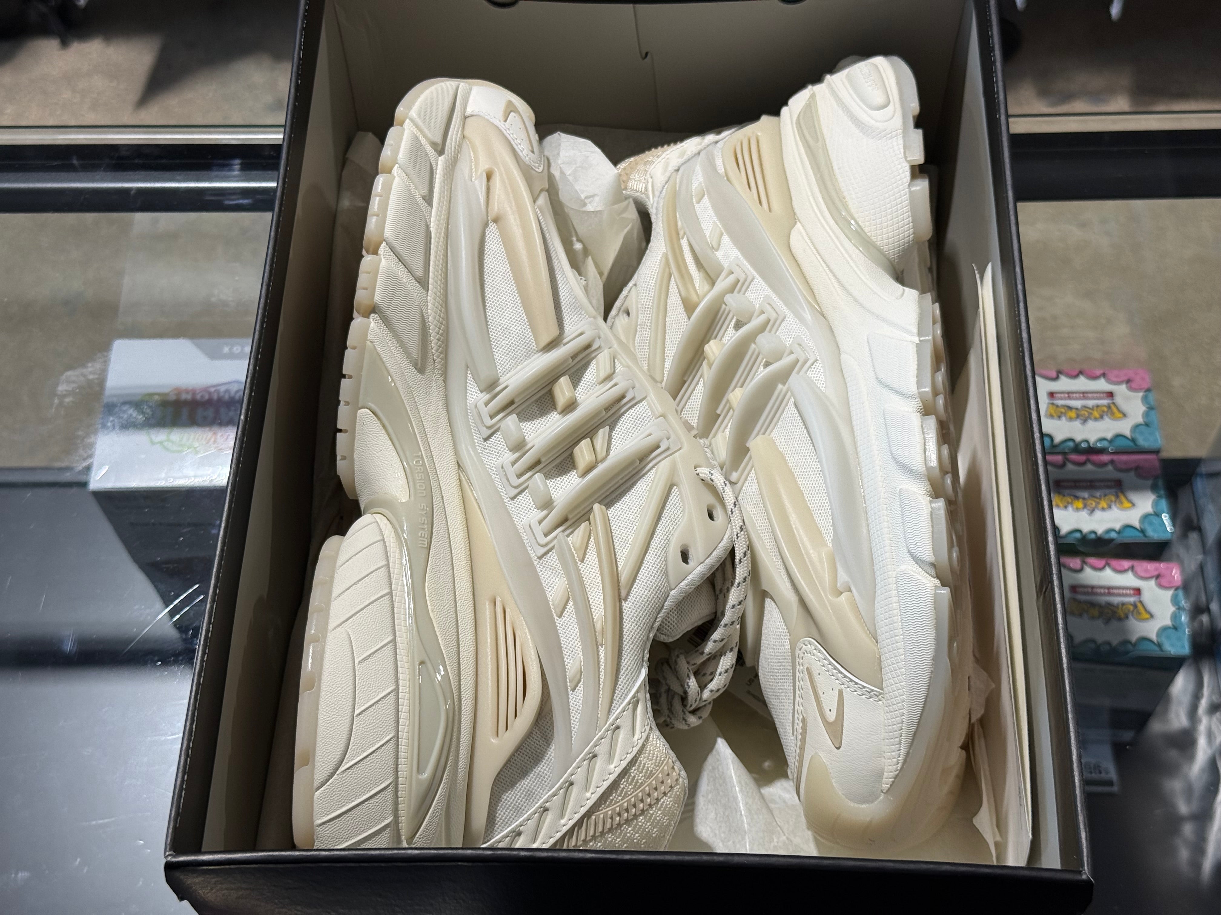 Adidas Adistar Jellyfish - White Size 10