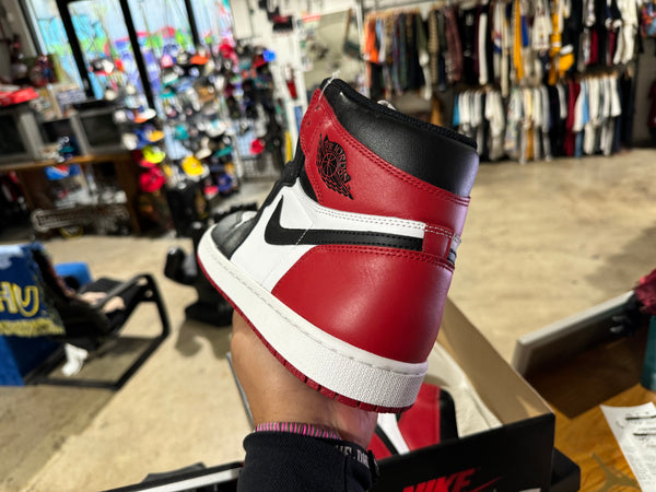 Air Jordan 1 Retro High OG - 2016 Black Toe Size 11.5