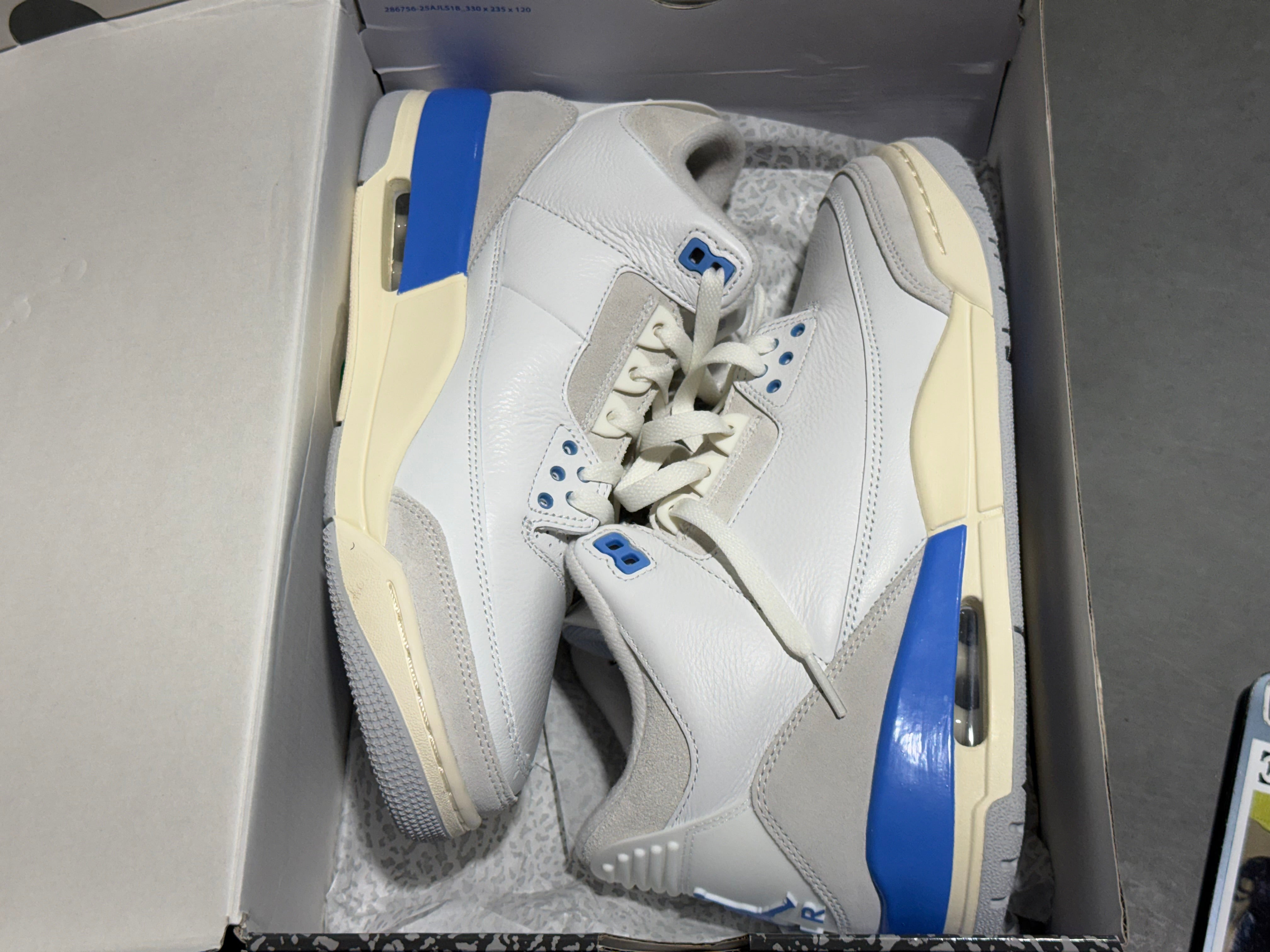 Air Jordan 3 Retro - Lucky Shorts Size 9