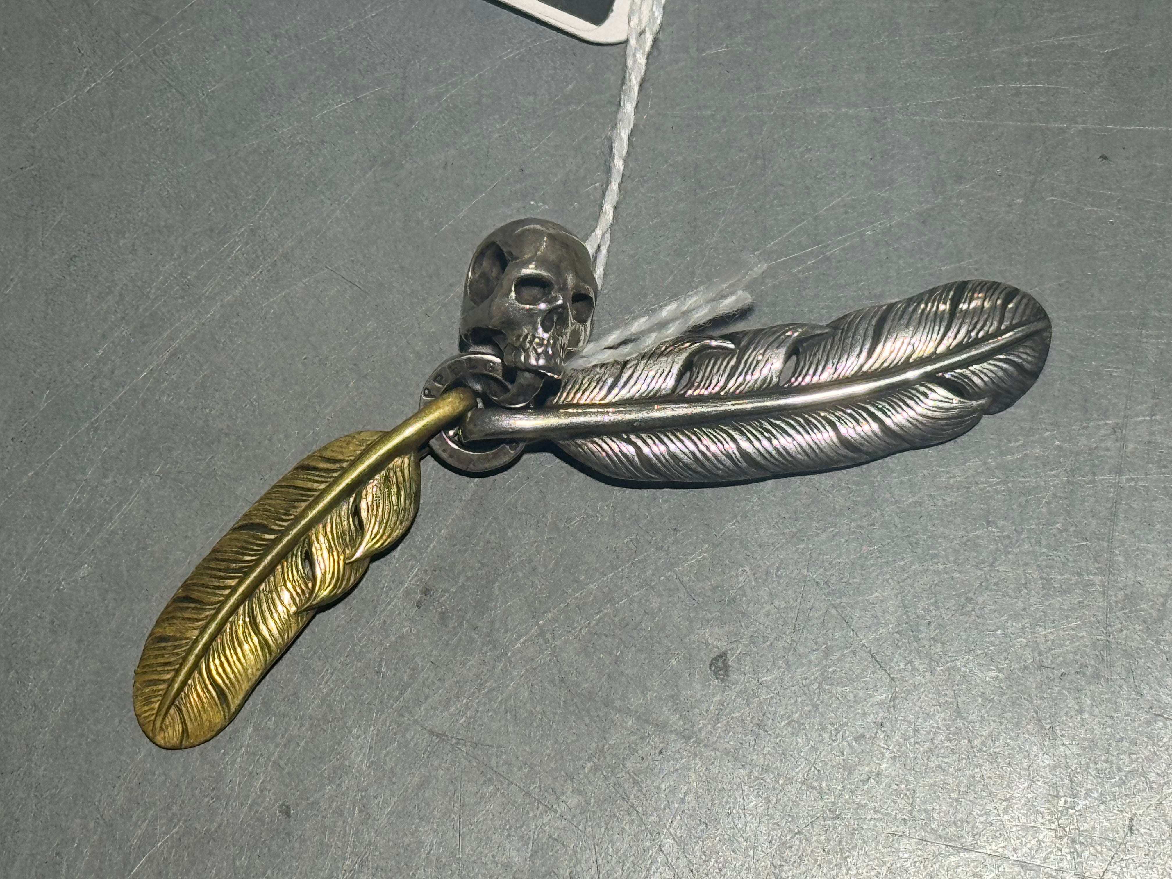 CLEAN 2000s .925 Japanesse Doppelganger Feather & Skull Pendant Set - Silver and Gold