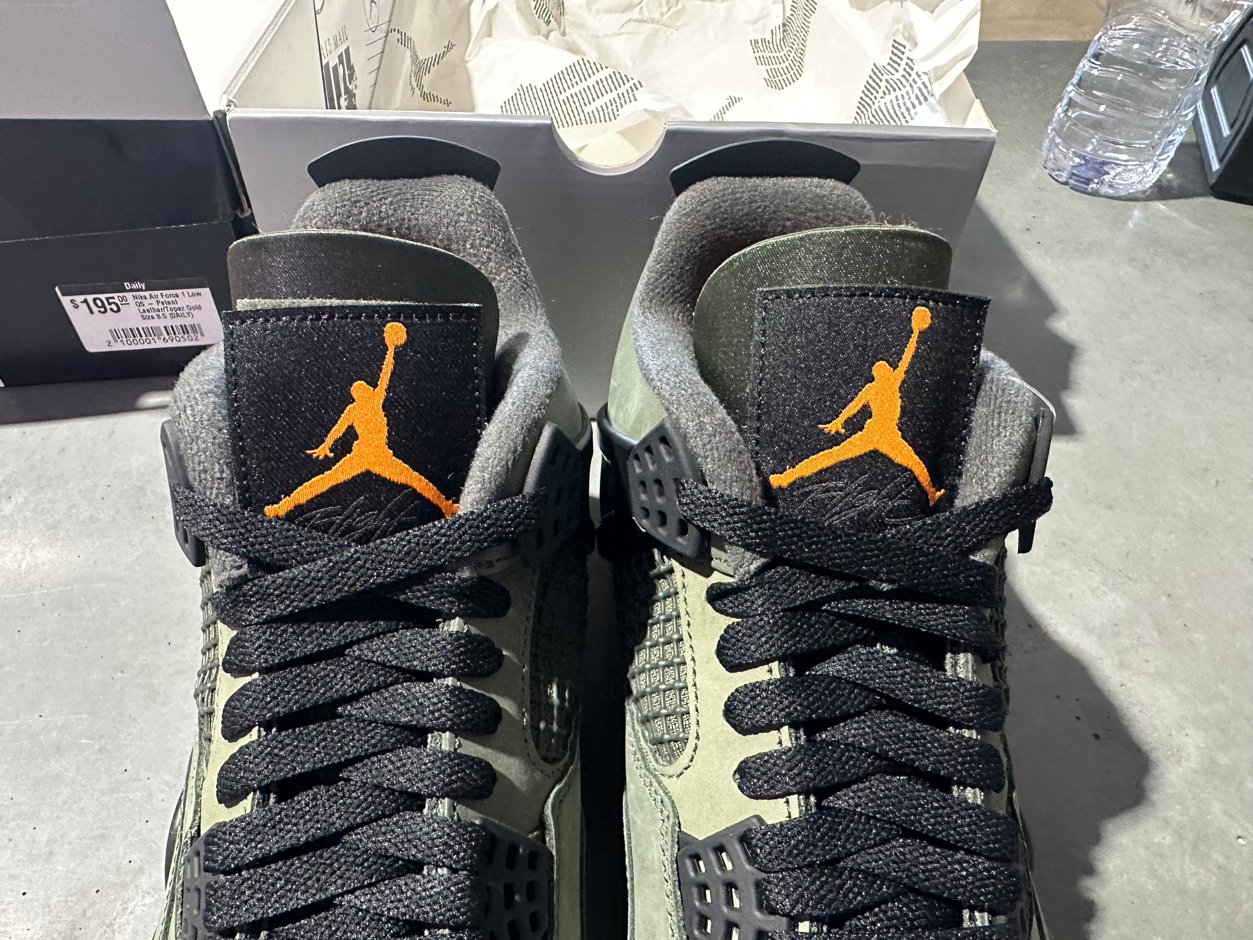 Air Jordan 4 Retro OG SP - Undefeated Size 9